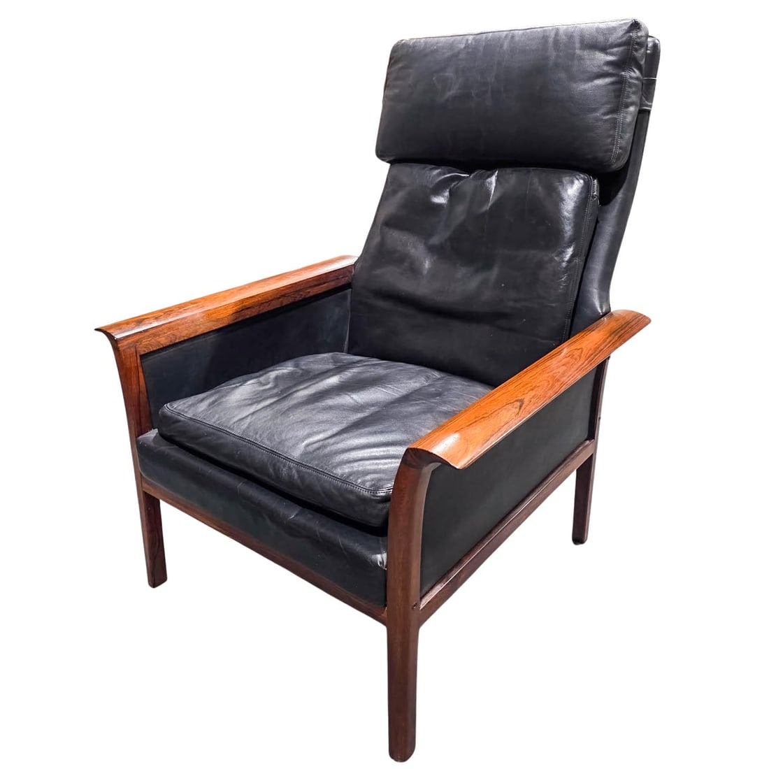 Hans Olsen for Vatne Mobler Black Leather & Rosewood Chair: Hans Olsen for Vatne Mobler Black Leather & Rosewood Chair Mid 20th Cent., Norway Hans Olsen for Vatne Mobler arm chair, featuring rosewood frame and black leather body. H: 39" D: 34" L: 30.25" Seat