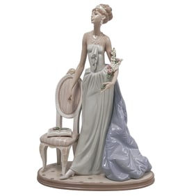 Lladro "A Lady Of Taste" Porcelain Figure