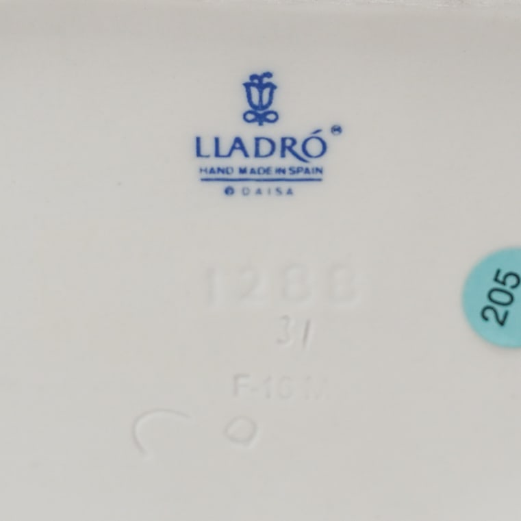 (2 pc) Lladro Porcelain Figurines - 7