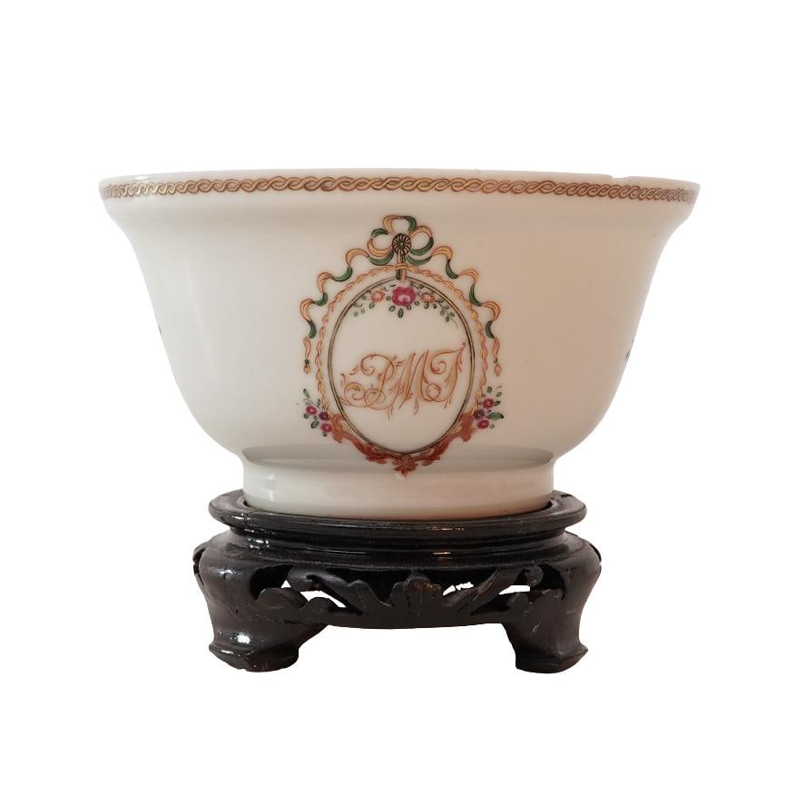 Chinese Export Armorial Porcelain Tea Bowl (1 of 4)