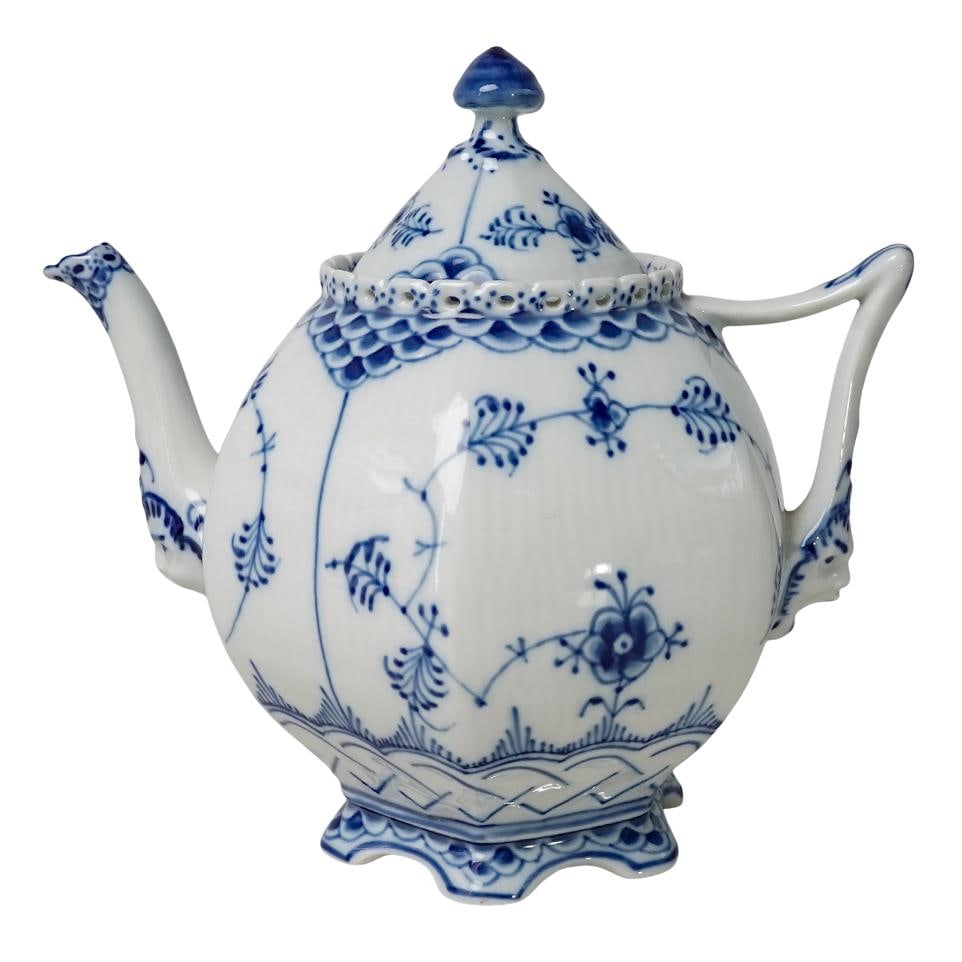 Royal Copenhagen Blue Fluted Full Lace Porcelain Teapot (1 of 12)