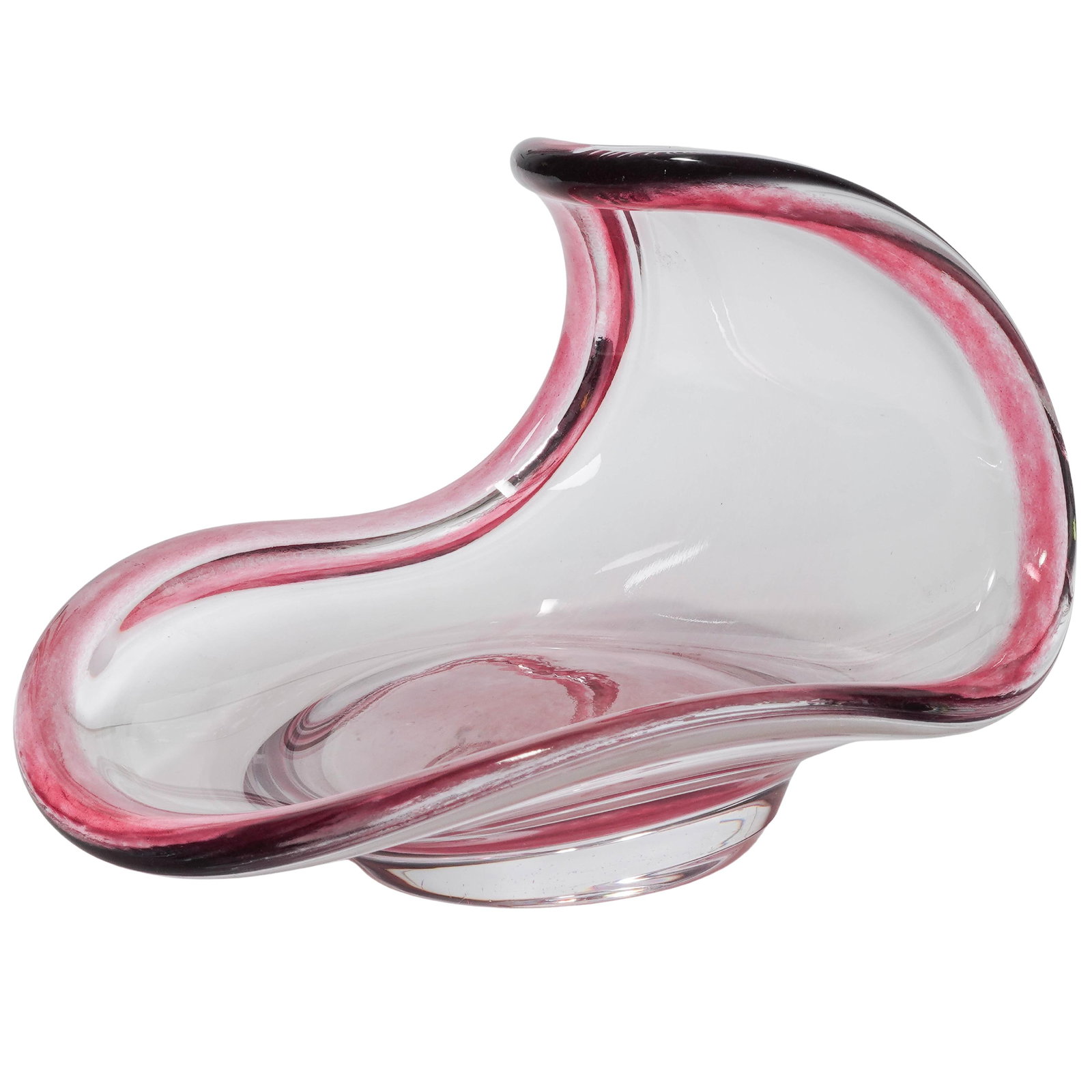 Vintage Swedish Pink Art Glass Centerpiece Bowl: Vintage Swedish Pink Art Glass Centerpiece Bowl Mid-Late 20th Century, Sweden Vintage Swedish art glass centerpiece bowl executed in clear glass with a pink cased border and with an elegant freeform b
