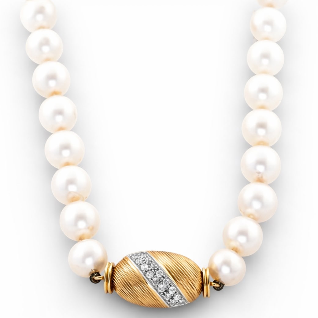 18k Gold Diamond & Pearl Necklace: 18k Gold Diamond & Pearl Necklace Circa Late 20th Century, Italian Cultured pearl necklace composed of a single graduated strand of round cultured pearls measuring approximately 7.0–7.5mm in