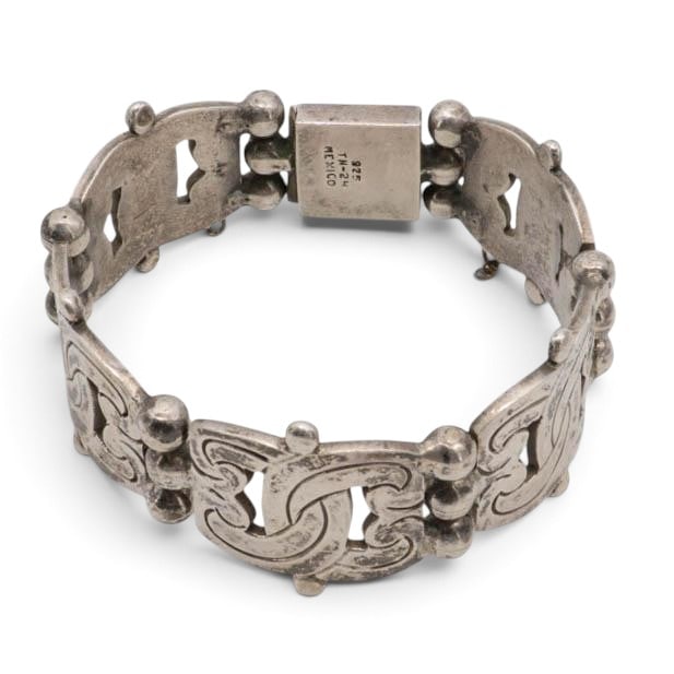 Vintage Mexican Sterling Silver Link Bracelet: Vintage Mexican Sterling Silver Link Bracelet Late 20th Century, Mexican Mexican 925 sterling silver link bracelet with five articulated openwork panels, raised scroll-form decoration, beaded hinge sp
