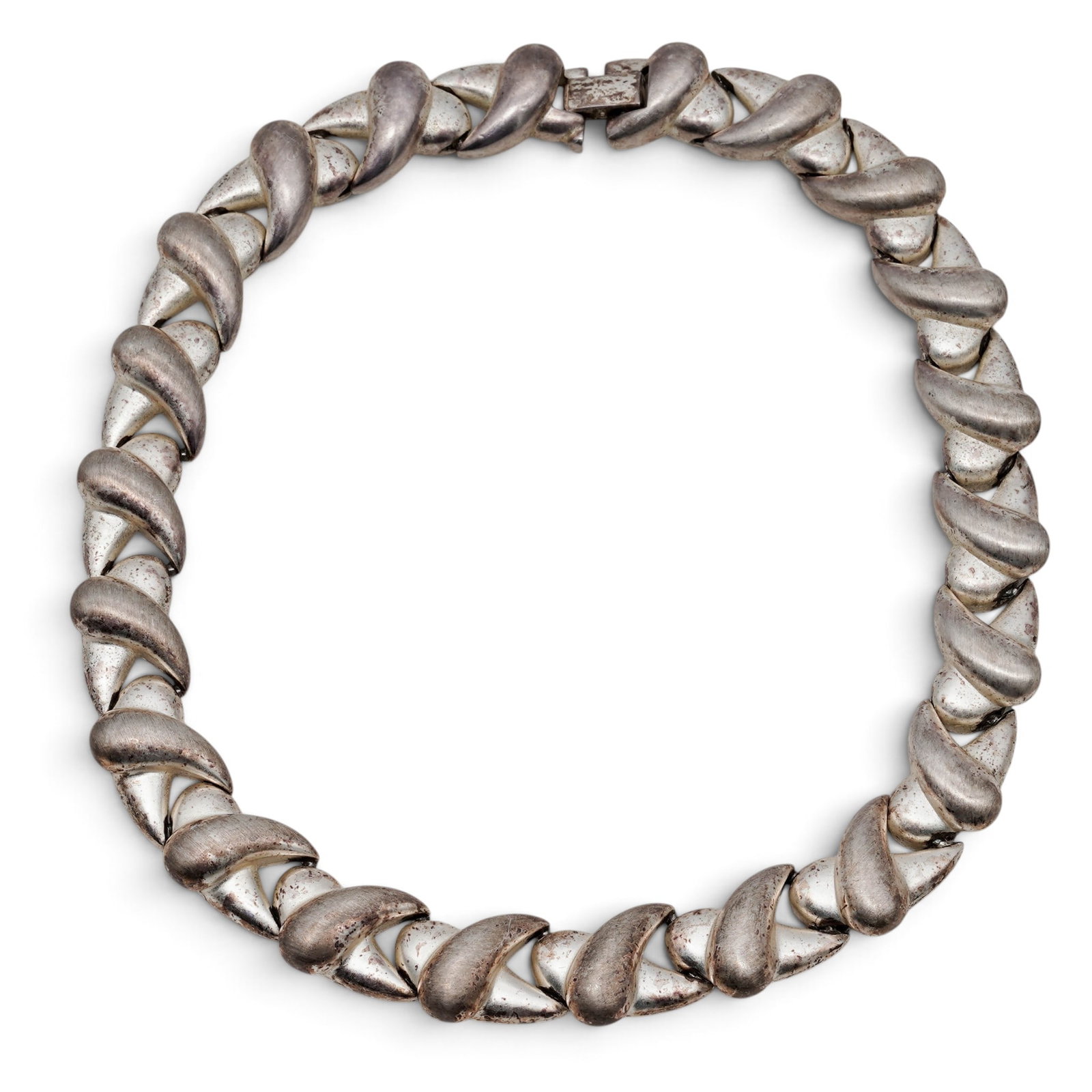 Erwin Pearl Silver Tone Metal Necklace: Erwin Pearl Silver Tone Metal Necklace Circa 1980s. American An authentic vintage Erwin Pearl silver-tone collar necklace featuring an interlocking chevron "X" link design. Marked on the clasp "Erwin 