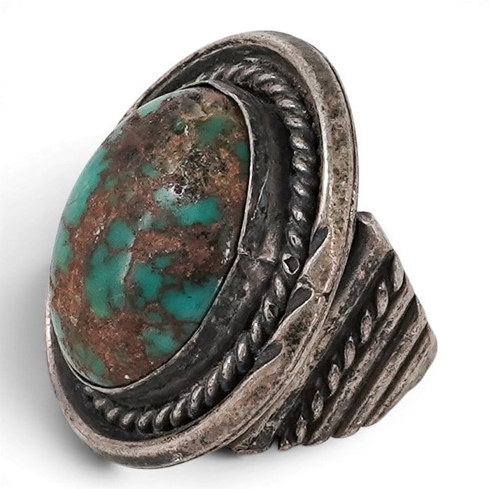 Vintage Navajo Sterling Silver & Turquoise Ring: Vintage Navajo Sterling Silver & Turquoise Ring 1970-1980s, USA Vintage Navajo sterling silver statement ring featuring a large oval turquoise cabochon with green-blue coloration and brown matrix. The