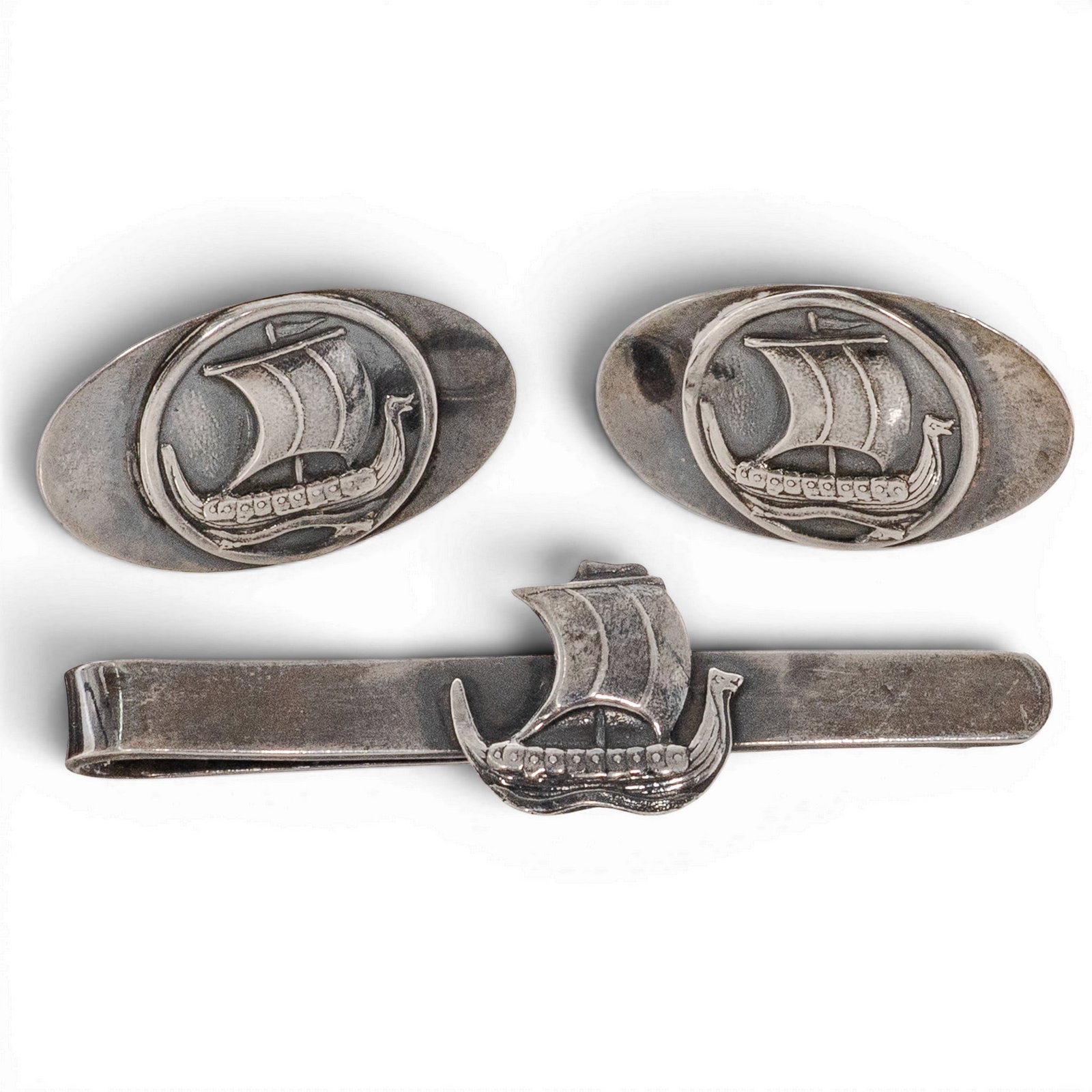 (3 Pcs) Vintage Sterling Silver Viking Ship Cufflinks and Tie Bar Set Signed: (3 Pcs) Vintage Sterling Silver Viking Ship Cufflinks and Tie Bar Set Signed 1950s-1960s, Scandinavian Three-piece sterling silver gentleman's accessory set comprising a pair of oval cufflinks and mat