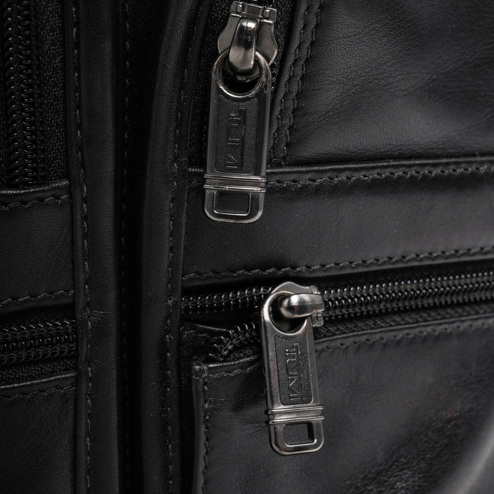 Tumi Nappa Leather Expandable Brief Case - 9