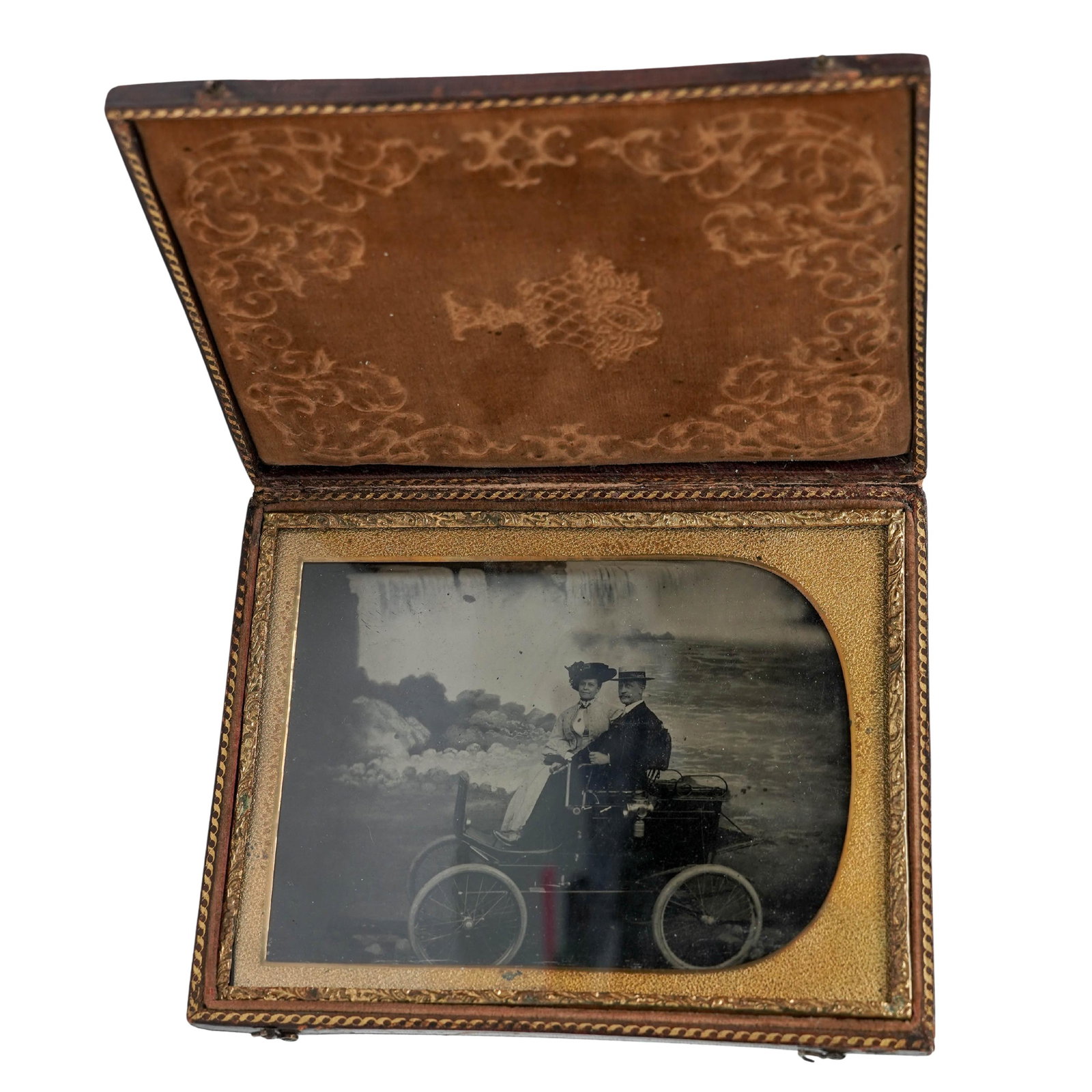 Rare Edwardian Niagara Falls Souvenir Tintype: Rare Edwardian Niagara Falls Souvenir Tintypecirca 1910, North AmericanA rare Edwardian era tintype souvenir photograph from Niagara Falls, featuring a couple in an early automobile known as a "horsel
