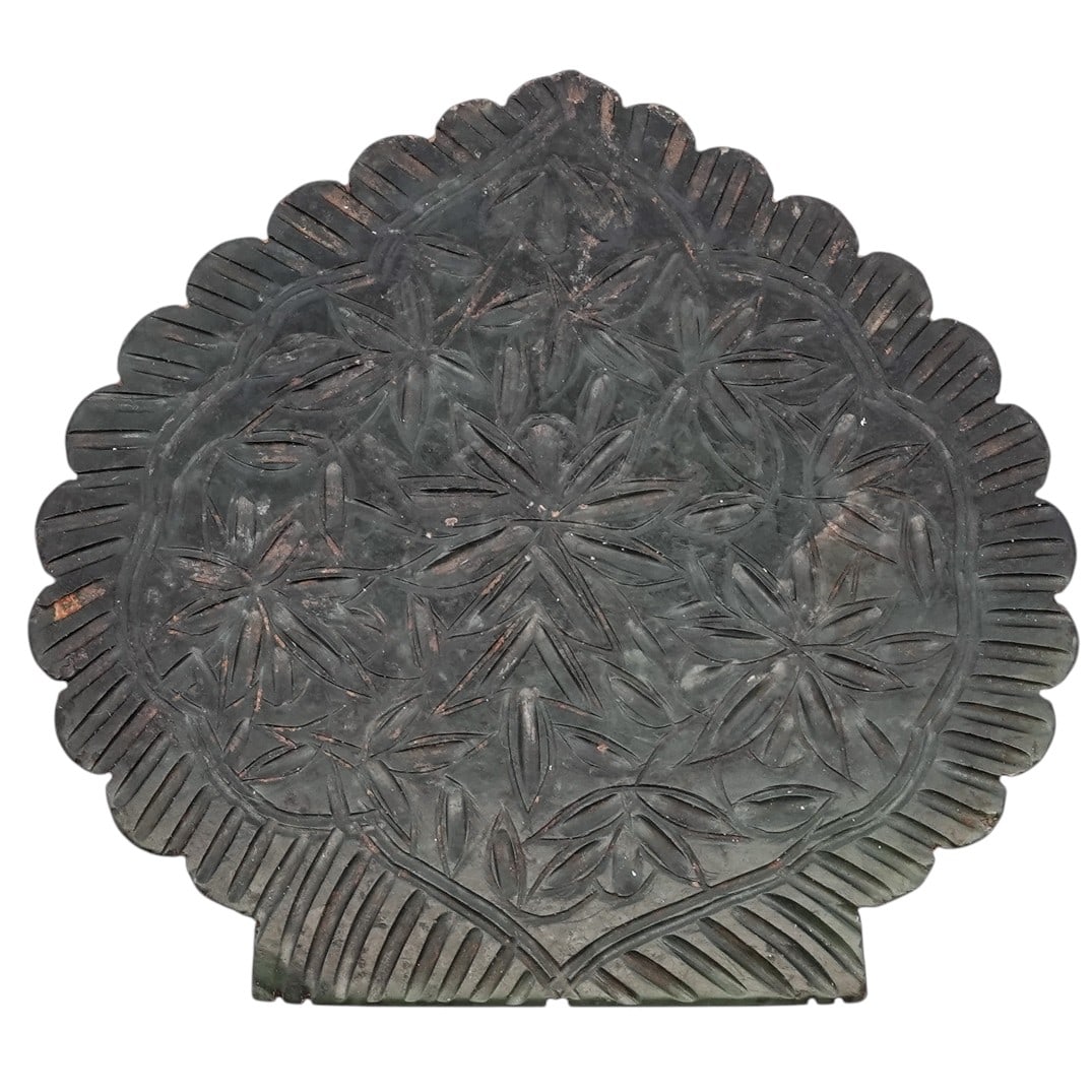 Timurid Islamic Carved Jade Plaque with Arabic Inscription: Timurid Islamic Carved Jade Plaque with Arabic Inscription 15th–16th century, Persian A carved spinach green jade plaque of lobed outline, centered with a rectangular cartouche containing Arabic