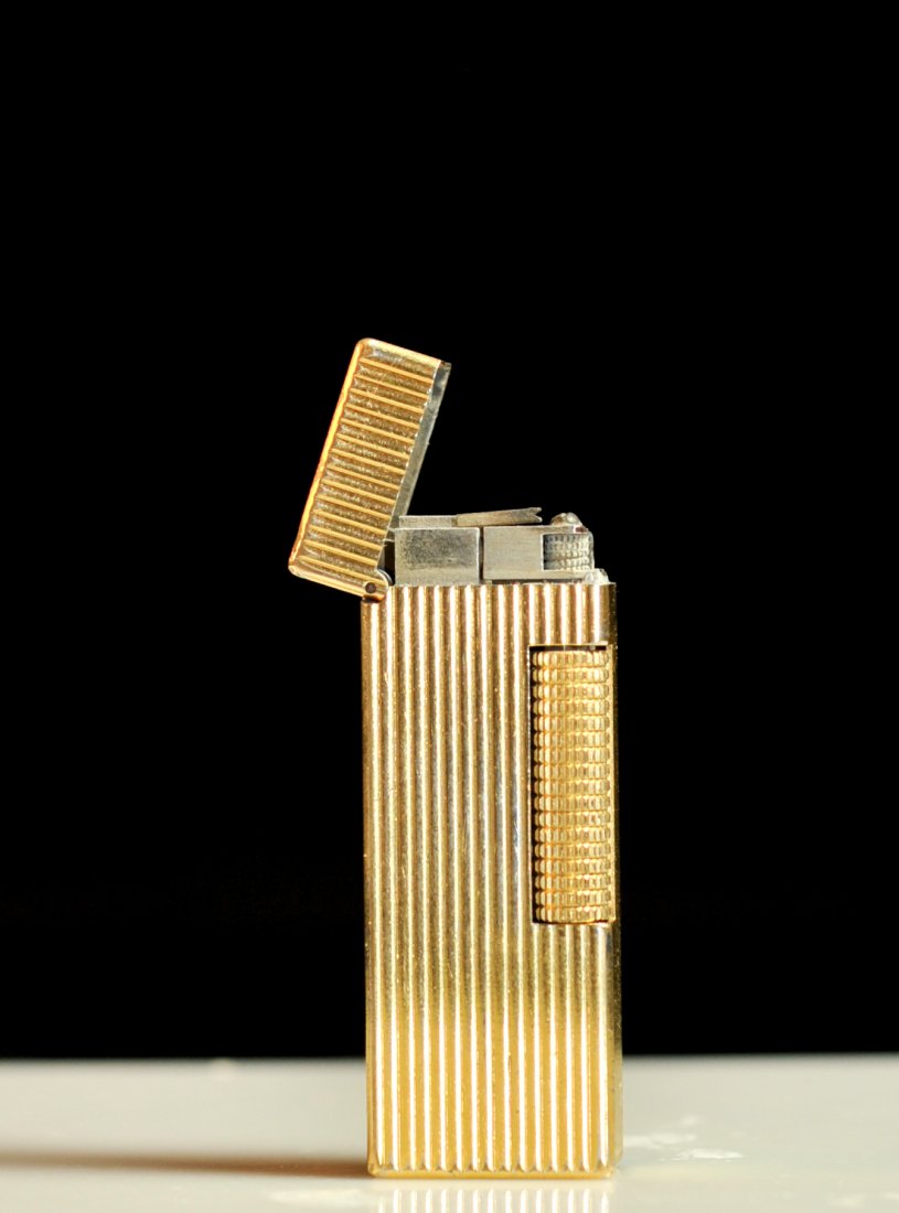 Vintage gold plated Dunhill lighter with case: DESCRIPTION: Vintage gold plated Dunhill lighter with case. Gold plated metal body with a vertical groove design. Butane and flint mechanism (Needs new flint). Marked "Made in Switzerland" "Dunhill" o