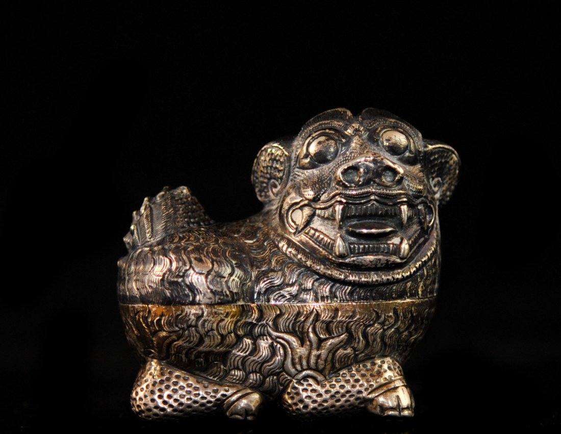 Antique Chinese silver foo dog box. Mint: DESCRIPTION: Antique Chinese silver foo dog box. Features a short squat foo dog design which splits at the center. Made from solid silver with a hollow interior. Gorgeous raised and engraved detail wi