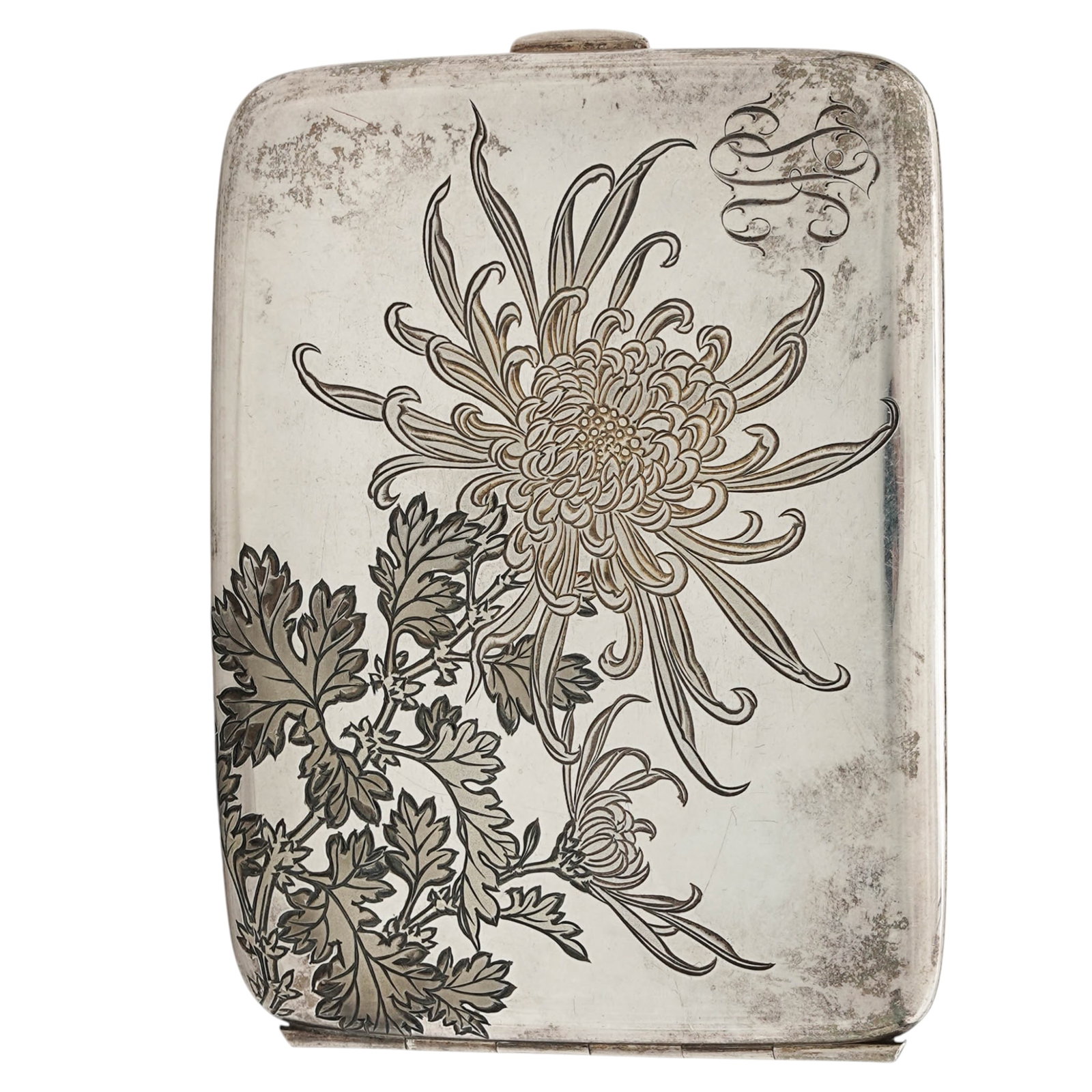 Japanese 950 Silver & Gold Inlay Chrysanthemum Cigarette Case: Japanese 950 Silver & Gold Inlay Chrysanthemum Cigarette CaseEarly to mid 20th century, JapaneseA Japanese 950 silver cigarette case with gold inlay and a Chrysanthemum design. Gold tone inside covers