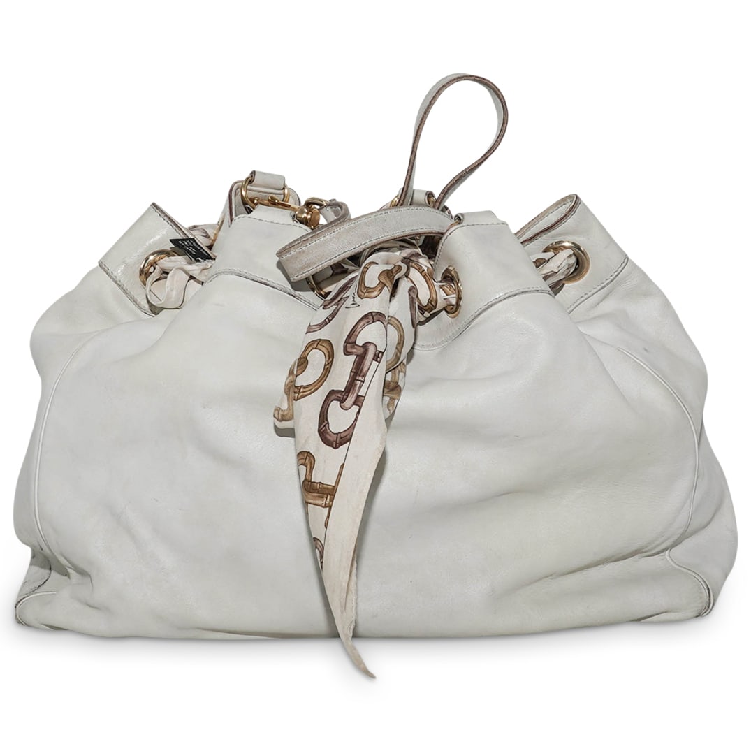 Gucci Positano Scarf Leather Tote Bag: Gucci Positano Scarf Leather Tote Bag2004-2006, ItalianThis is an authentic Gucci Positano Scarf Tote from the mid-2000s, crafted from premium white calfskin leather. It features a spacious shopper si