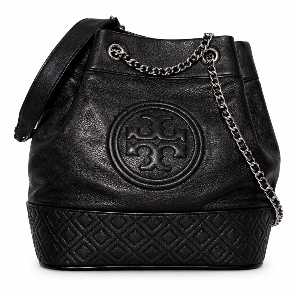 Tory Burch Fleming Leather Bucket Bag: Tory Burch Fleming Leather Bucket Bag2018, AmericanThis is an authentic Tory Burch Fleming Soft Bucket Bag in black. It is crafted from supple, oversized diamond-quilted leather and features the iconi