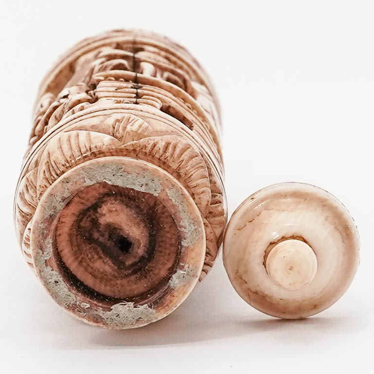 Carved Bone cylindrical snuff bottle - 7