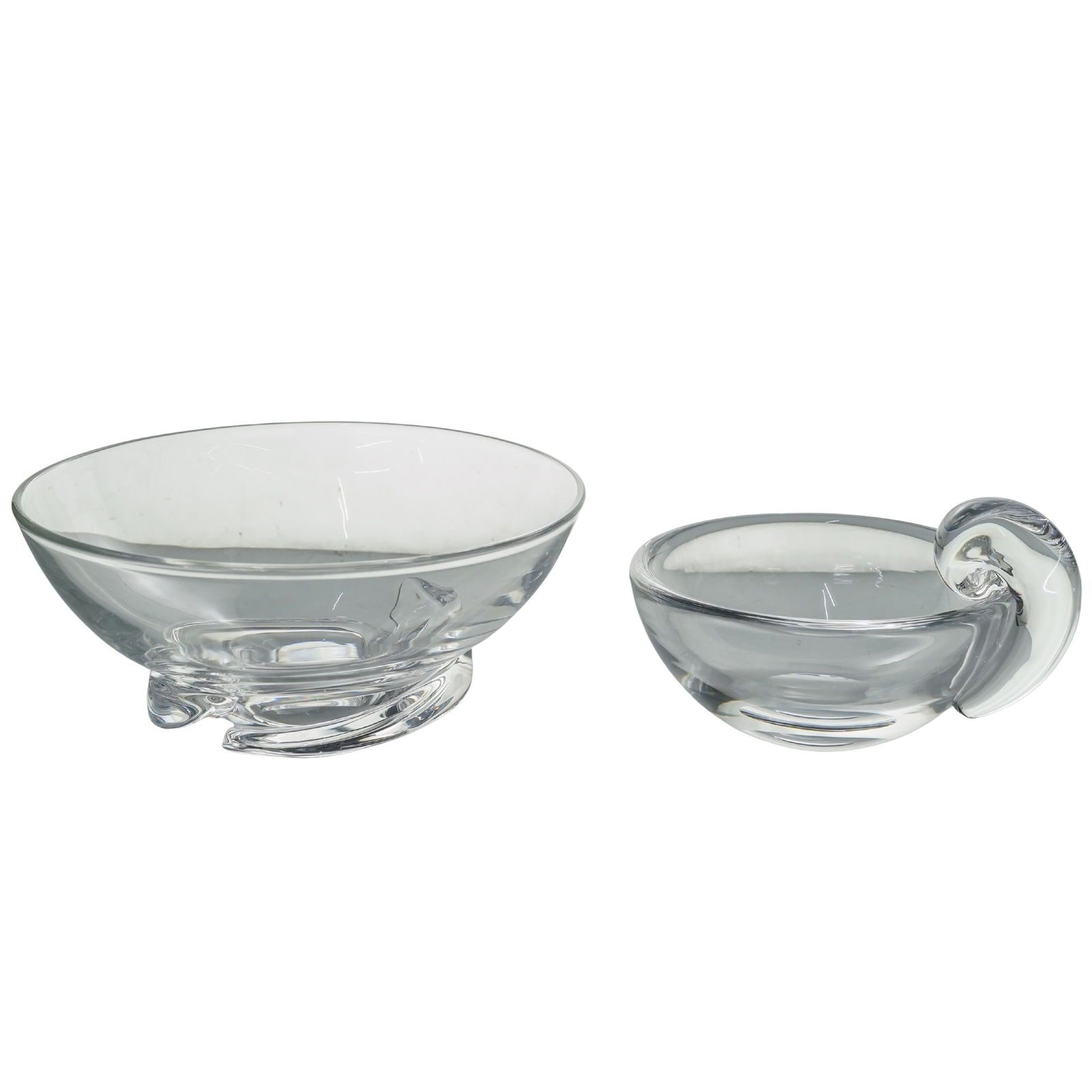 (2 pcs) Steuben Crystal " Spiral" & "Snail" Dishes: (2 pcs) Steuben Crystal " Spiral" & "Snail" Dishes21st century, AmericanThis lot of Steuben crystal dishes is signed "Steuben" on the underside. The set is presented in its original dust bags and boxe