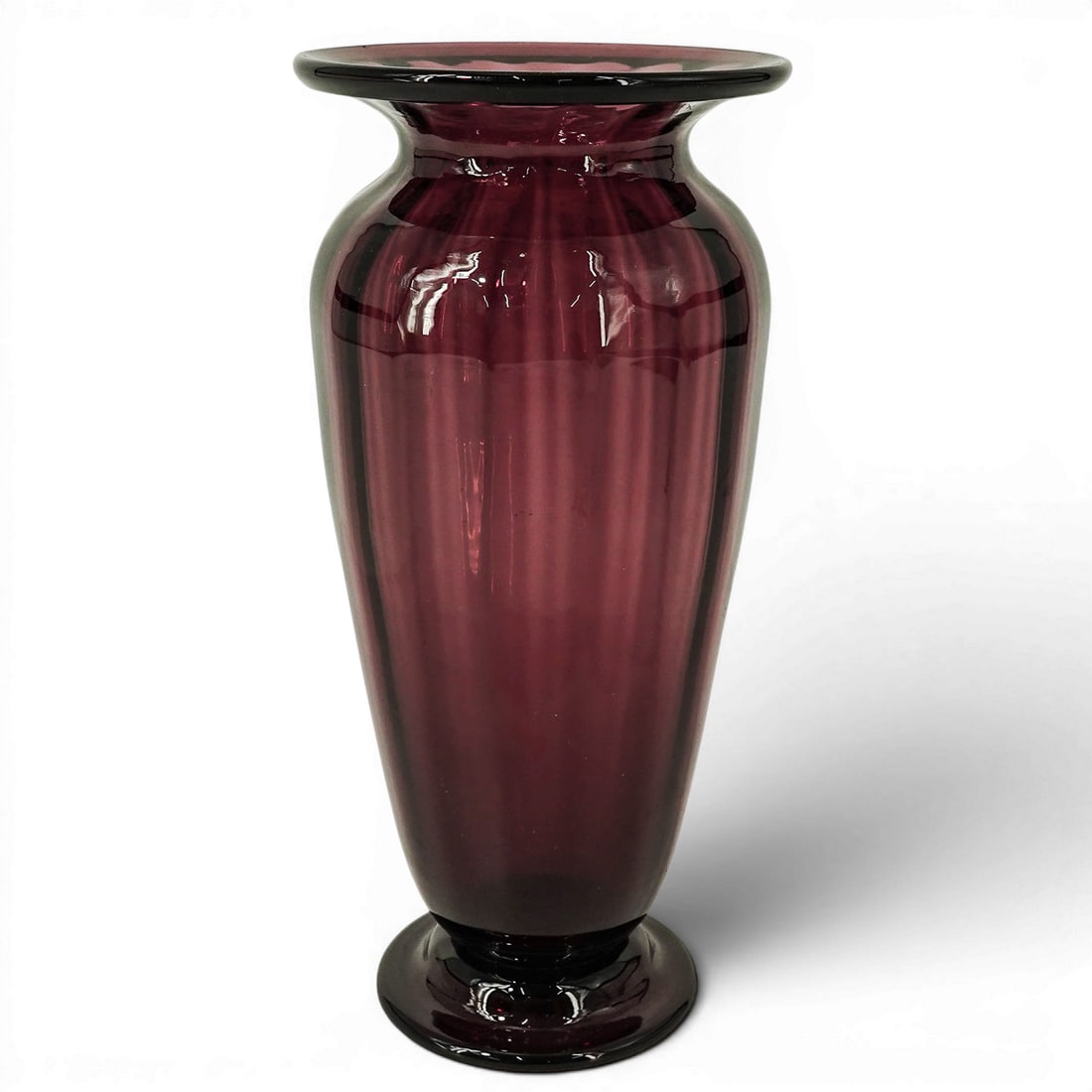 Steuben Amethyst Optic Ribbed Glass Vase: Steuben Amethyst Optic Ribbed Glass Vase Circa 1920-1930. American An antique Steuben Amethyst Transparent Glass Footed Vase (Shape #2908). The elegant ovoid silhouette features hand-blown vertical