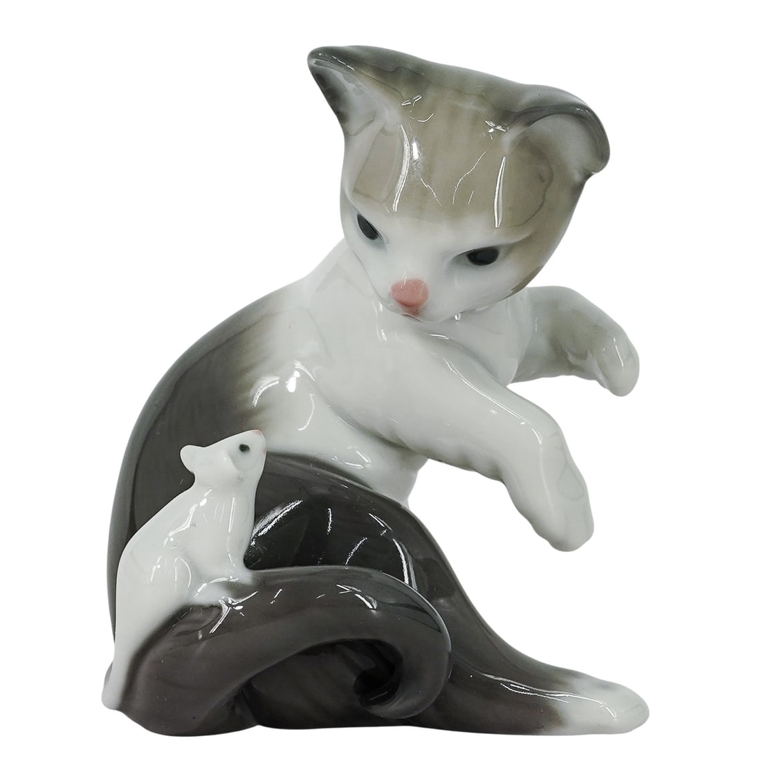 Lladro Cat & Mouse Porcelain Figurine: Lladro Cat & Mouse Porcelain Figurine 20th century, Spain Lladro cat & mouse porcelain figurine, model # 5236. A playful, curious kitten looking down intently a tiny white mouse resting on the curve o