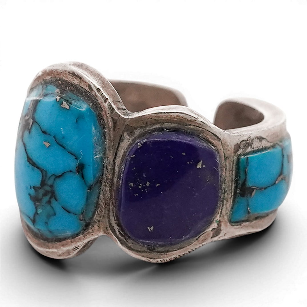 Vintage Southwestern Sterling Silver Turquoise and Lapis Ring: Vintage Southwestern Sterling Silver Turquoise and Lapis Ring 1970s-1980s, USA Vintage southwestern silver ring set with cabochons consisting of bright blue turquoise with dark spiderweb matrix and a 