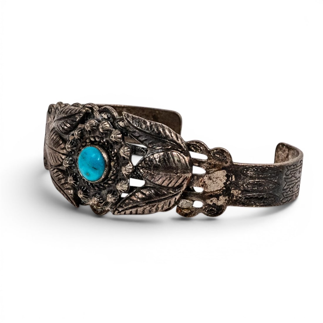 Vintage Navajo Sterling Silver & Turquoise Feather Cuff Bracelet: Vintage Navajo Sterling Silver & Turquoise Feather Cuff Bracelet 1970s–1980s, USA Vintage Navajo sterling silver cuff bracelet featuring a central oval turquoise cabochon in a rope-twist bezel, fram