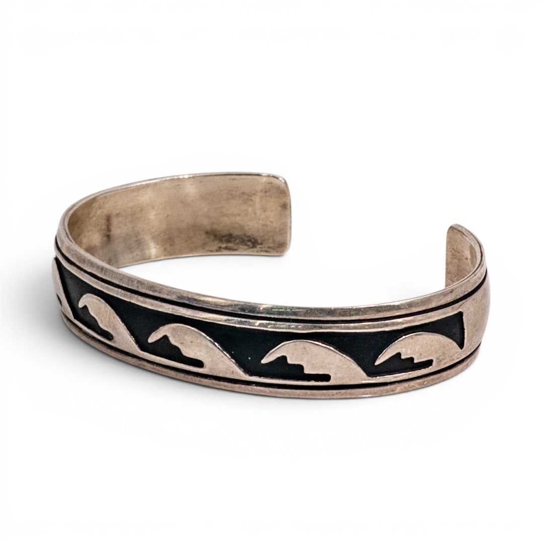Tom Billy Navajo Sterling Silver Storyteller Cuff Bracelet (1 of 11)
