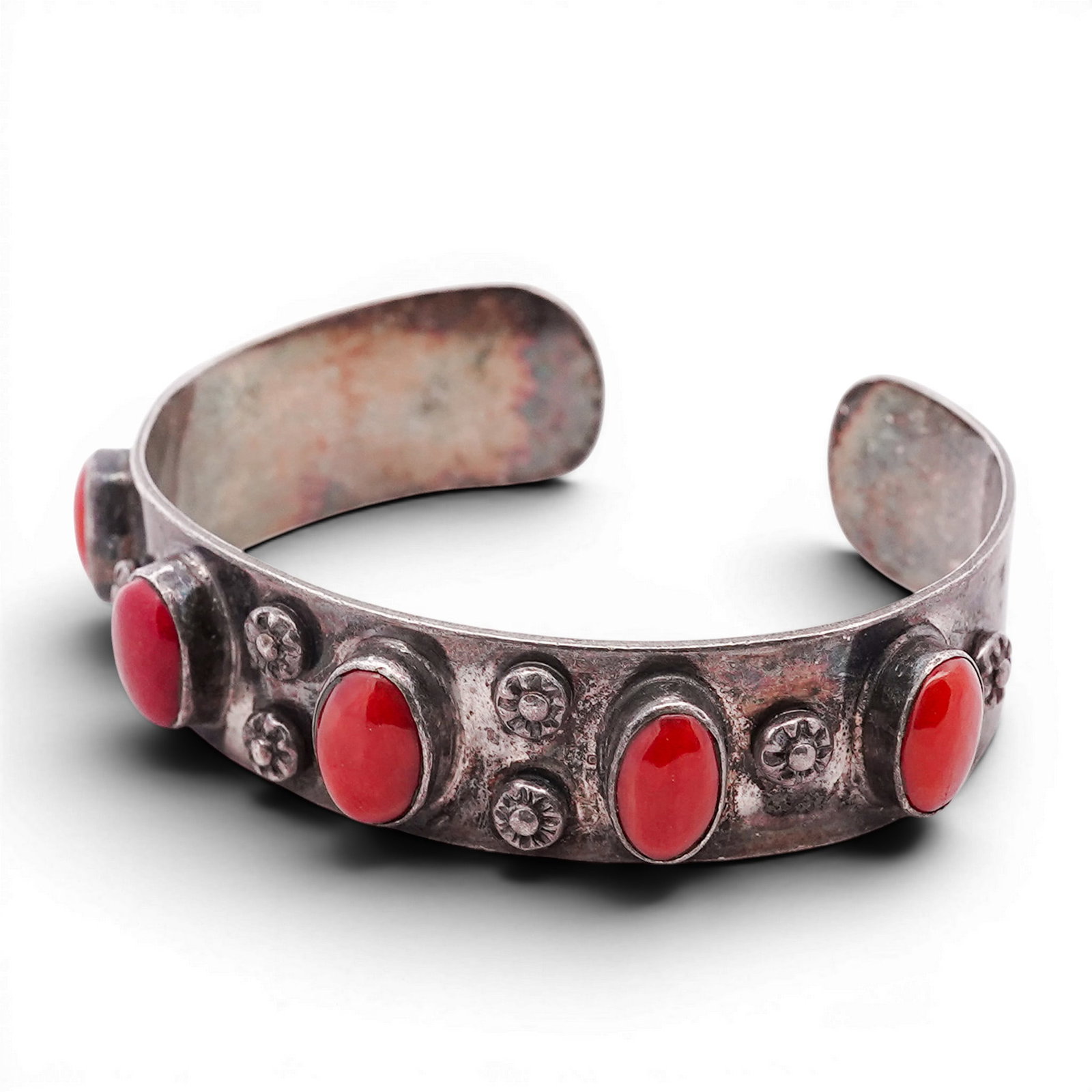 Vintage Navajo Sterling Silver & Coral Cuff Bracelet Signed: Vintage Navajo Sterling Silver & Coral Cuff Bracelet Signed 1970s-1980s, USA Vintage Navajo sterling silver cuff bracelet featuring five oval red coral cabochons set in plain bezels across a wide silv