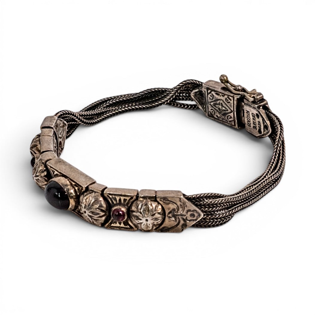 Krissos Greek Sterling Silver & Garnet Cabochon Foxtail Chain Bracelet: Krissos Greek Sterling Silver & Garnet Cabochon Foxtail Chain Bracelet 1980s-1990s, Greek Sterling silver bracelet comprising a triple strand foxtail chain body terminating at a central articulated pl
