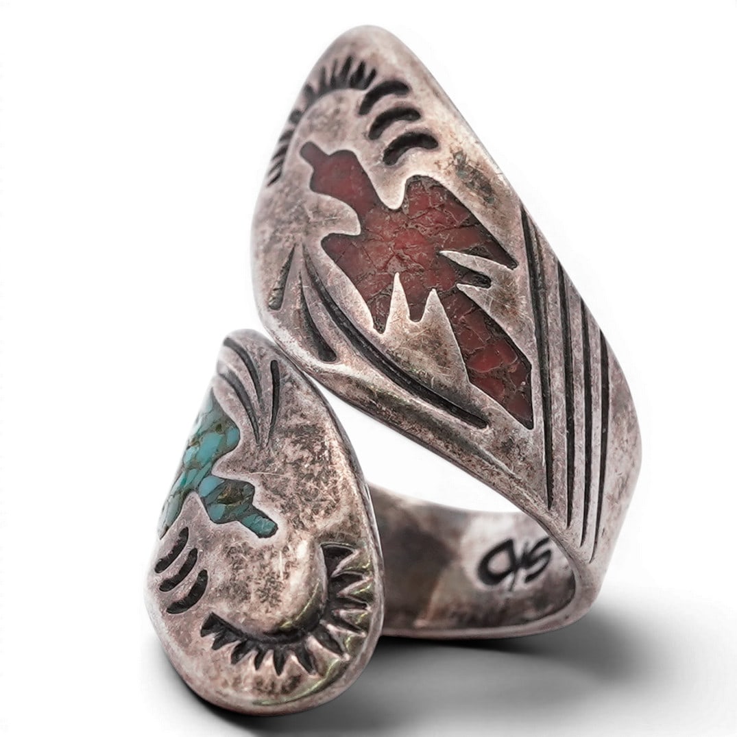 Vintage Navajo Sterling Silver Turquoise & Coral Inlay Bypass Ring Signed: Vintage Navajo Sterling Silver Turquoise & Coral Inlay Bypass Ring Signed 1970s–1990s, USA Sterling silver ring with a bypass-style construction, each terminal set with inlaid turquoise and coral fo