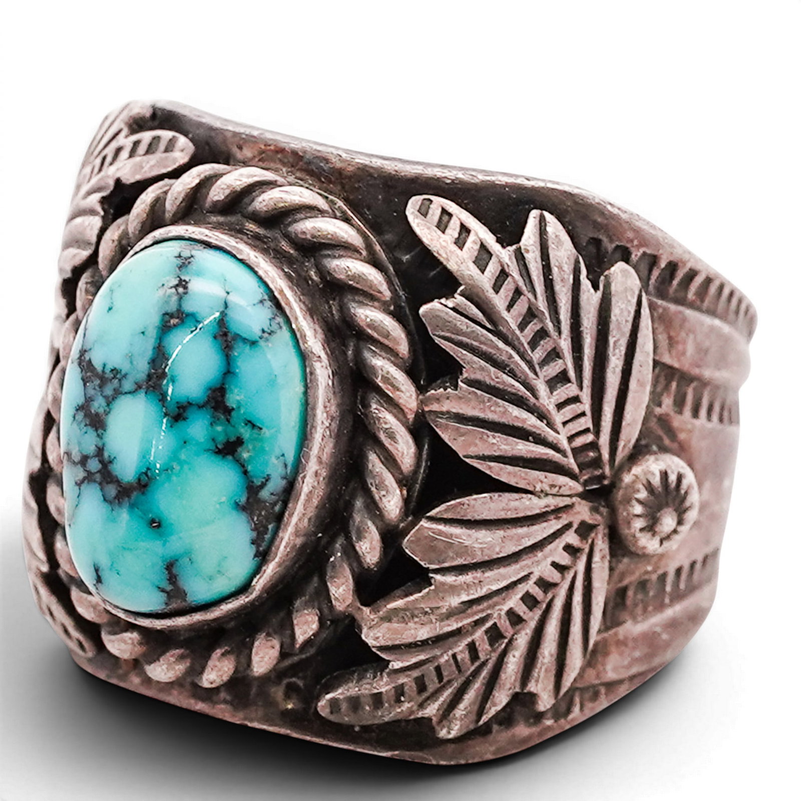 Vintage Navajo Sterling Silver & Turquoise Ring Signed: Vintage Navajo Sterling Silver & Turquoise Ring Signed Late 20th Century, USA Vintage Navajo sterling silver ring featuring an oval turquoise cabochon set within a twisted rope bezel, the shoulders ap