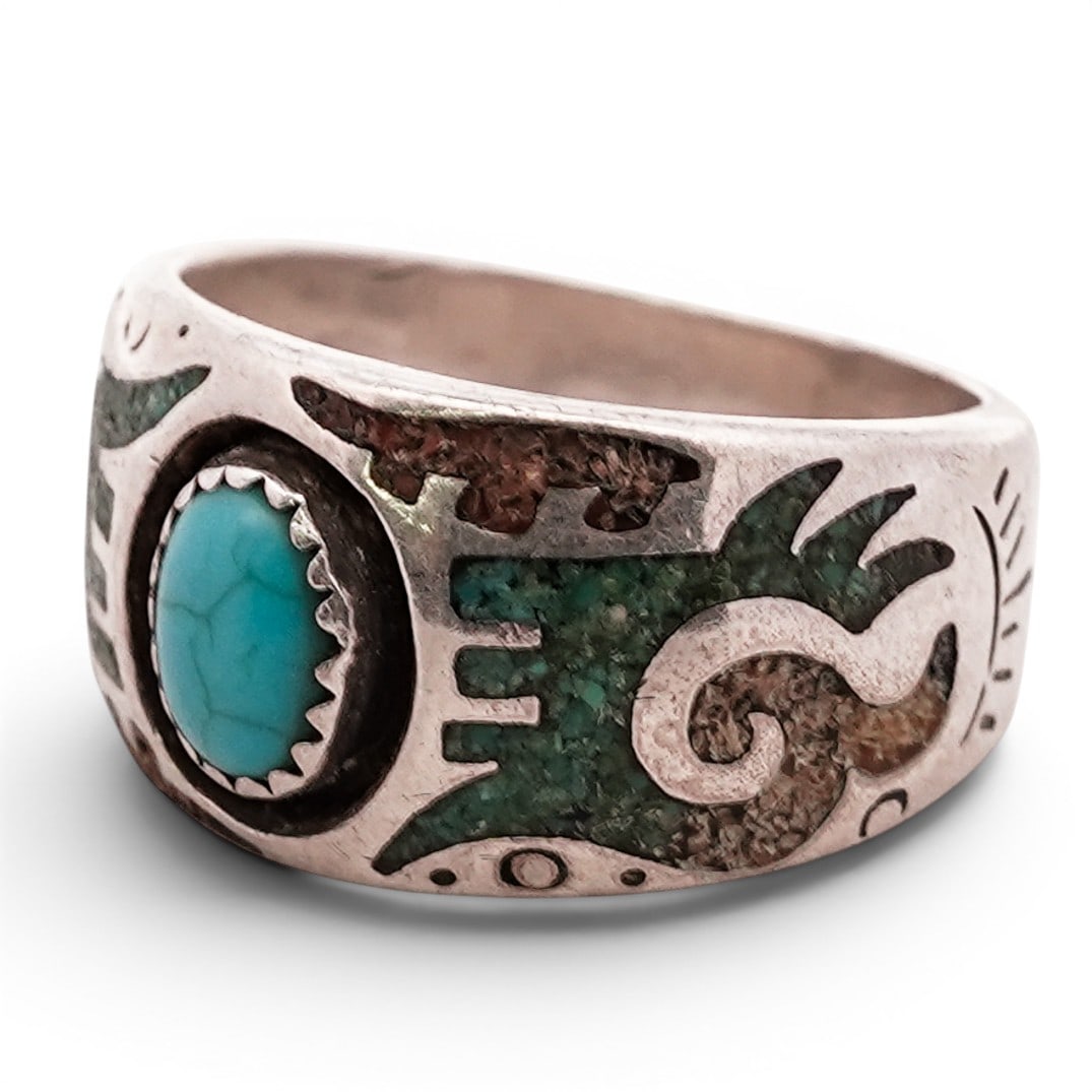 Vintage Southwestern Sterling Silver Turquoise & Coral Inlay Ring Signed: Vintage Southwestern Sterling Silver Turquoise & Coral Inlay Ring Signed 1970s–1990s, USA Sterling silver ring set with an oval turquoise cabochon within a serrated bezel, mounted on a wide band fea