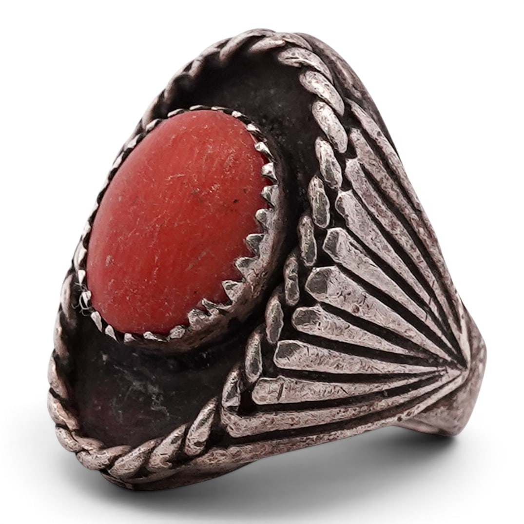 Vintage Navajo Sterling Silver & Coral Ring: Vintage Navajo Sterling Silver & Coral Ring 1970s-1980s, USA Vintage Navajo sterling silver ring set with an oval coral cabochon in a serrated bezel, framed by a twisted rope border over a darkened gr