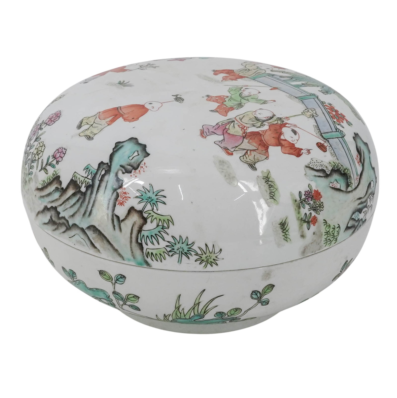 Large Chinese Famille Rose Porcelain Lidded Round Bowl: Large Chinese Famille Rose Porcelain Lidded Round Bowl c. 1880-1940, Chinese Extra-Large famille rose porcelain lidded round bowl beautifully decorated with traditional Chinese motifs, detailed landsc