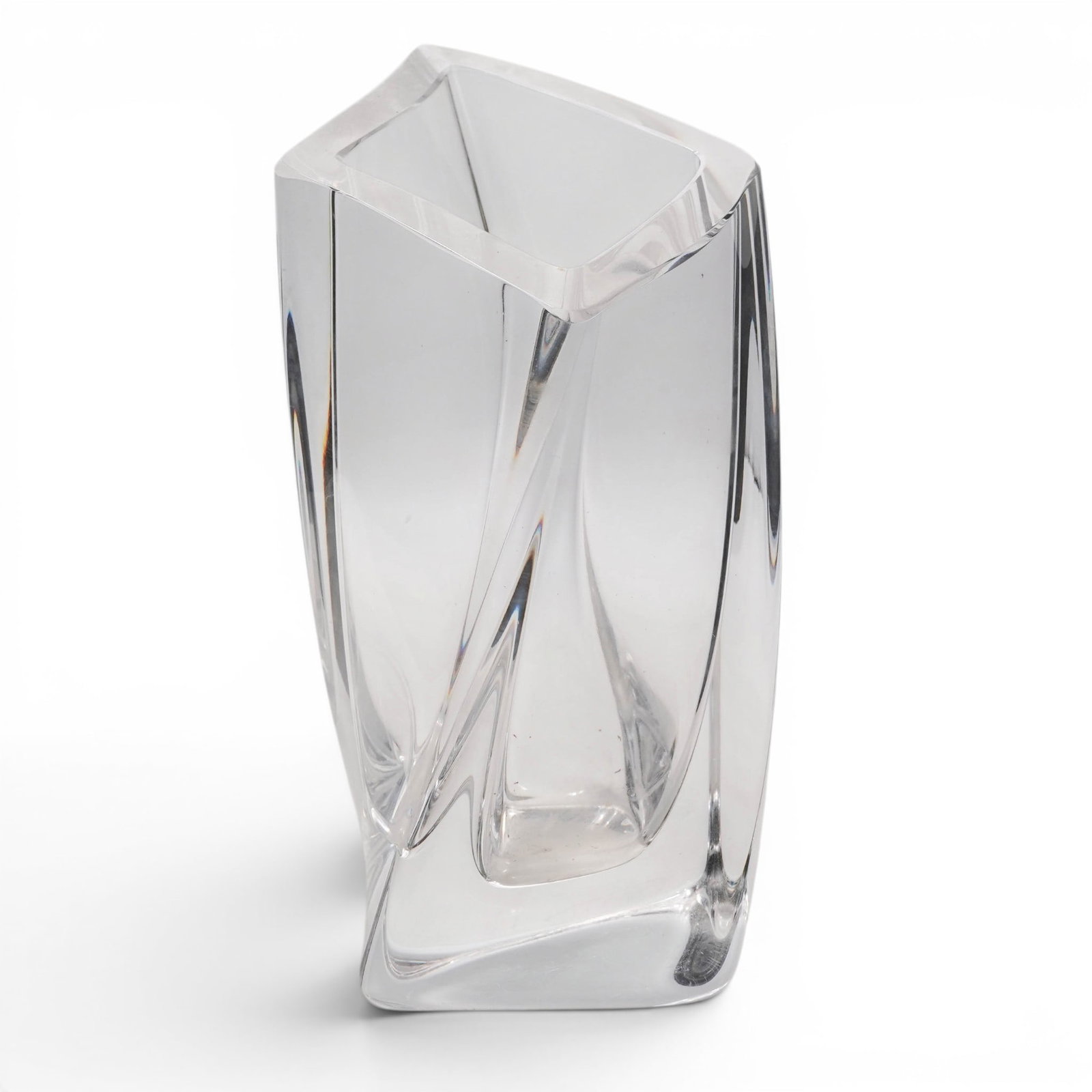 Kosta Boda "Sails" Crystal Modernist Vase: Kosta Boda "Sails" Crystal Modernist Vase c. 1980s, Sweden This is the iconic "Sails" crystal vase designed by the celebrated master glass artist Goran Warff for Kosta Boda. Introduced in 1980s, this