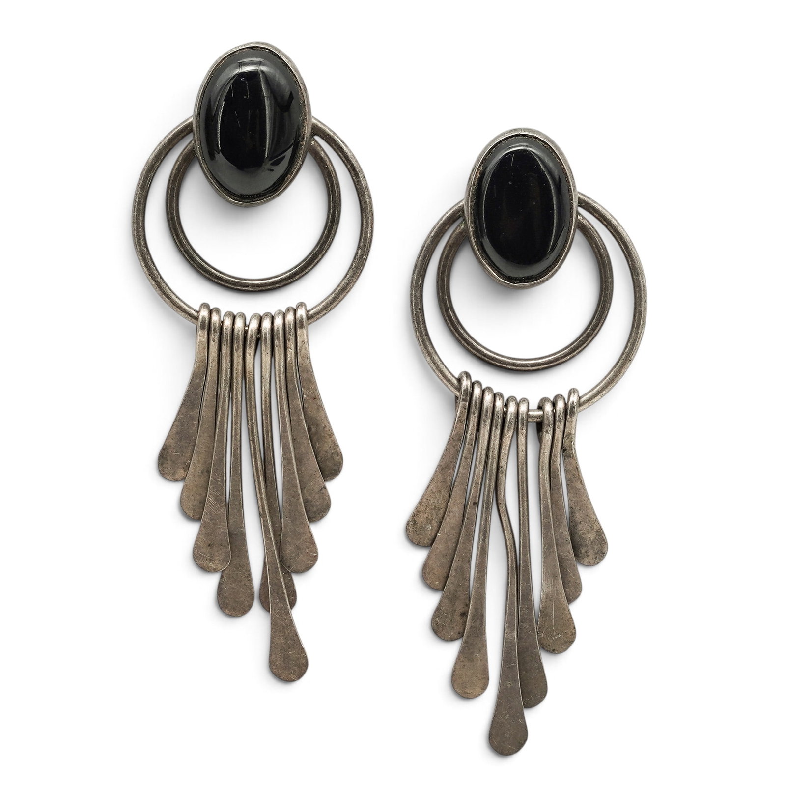 A Pair Of Navajo Sterling Silver And Onyx Articulated Fringe Earrings: A Pair Of Navajo Sterling Silver And Onyx Articulated Fringe Earrings Late 20th century Stamped: Sterling Each post earring is set with an oval onyx cabochon in a smooth bezel above concentric silver 