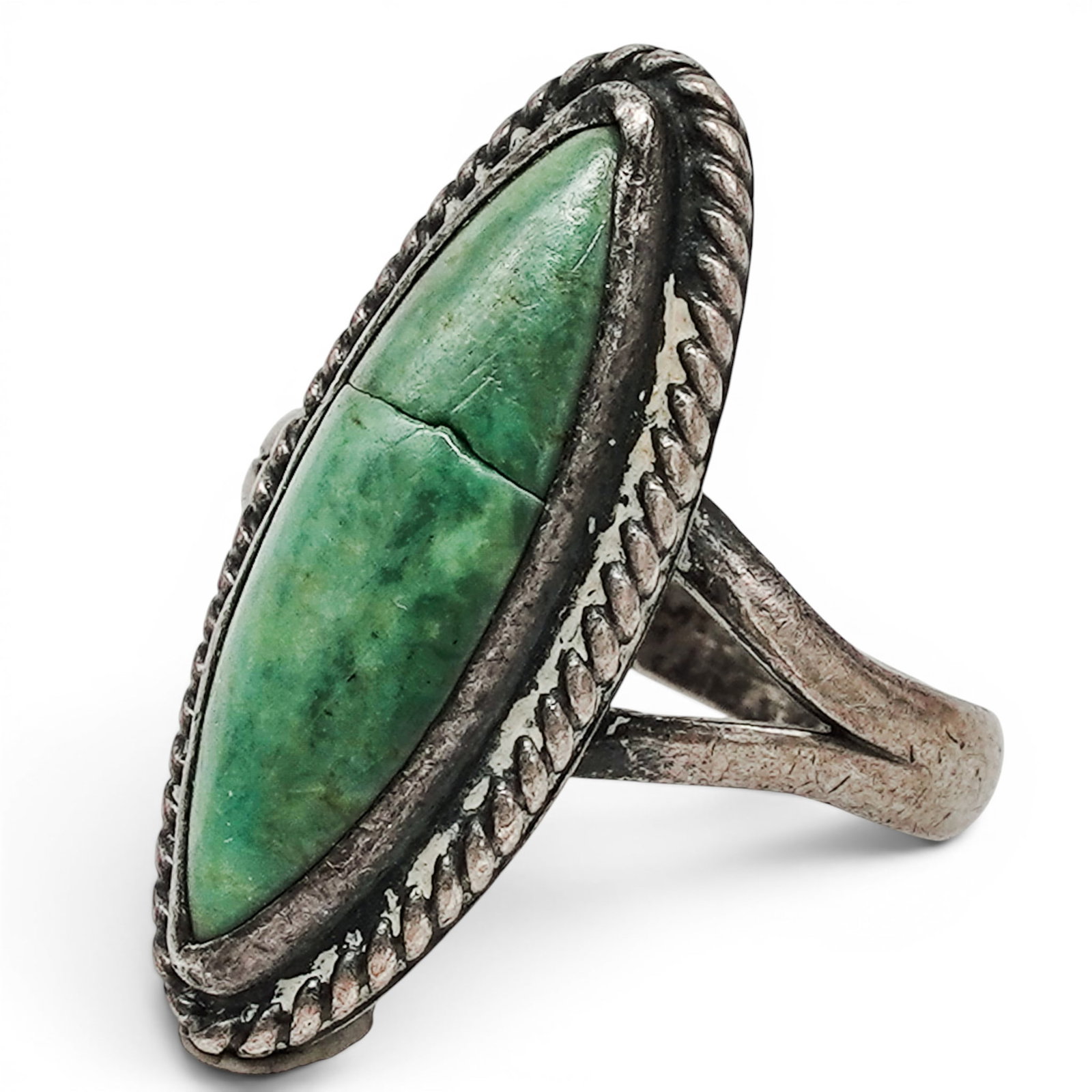 A Pepe Cerroblanco Mexican Sterling Silver And Green Turquoise Ring: A Pepe Cerroblanco Mexican Sterling Silver And Green Turquoise Ring Late 20th century, Mexican Pepe Cerroblanco Stamped: G.C.01 / 925 A split-shank ring set with an elongated navette-form green turquo