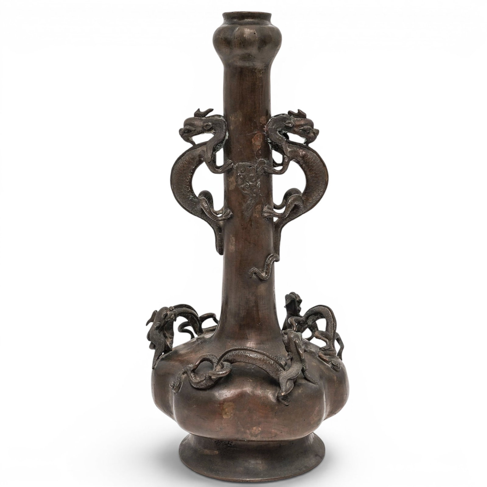 Large Chinese Ming Garlic Mouth Chilong Vase: Large Chinese Ming Garlic Mouth Chilong Vase Ming dynasty (1368-1644), Chinese, most likely 17th century Large and unusual five raised Chilong vase has areas of gold splash on neck and body. Also, wit