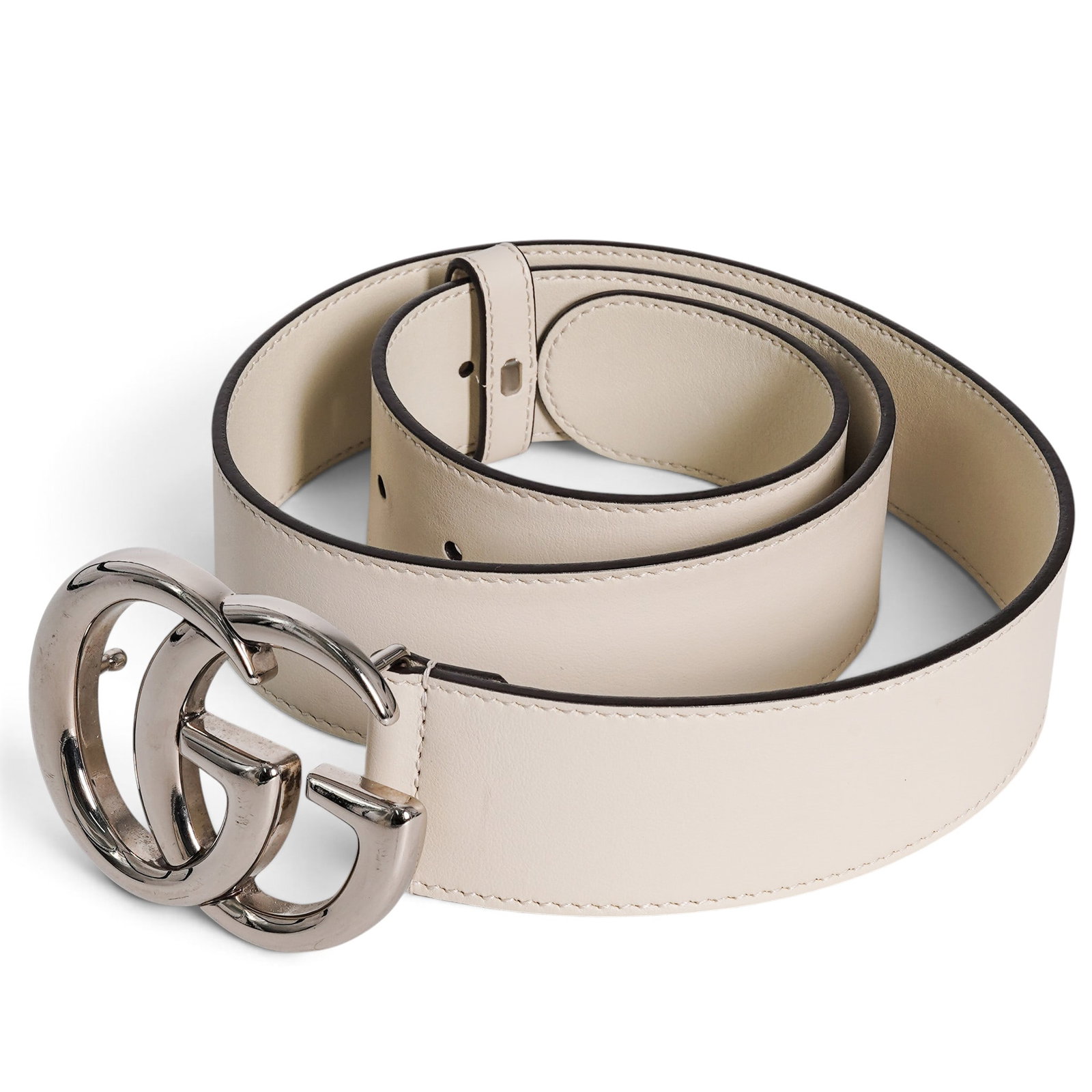 Gucci "Marmont" White Leather GG Logo Belt: Gucci "Marmont" White Leather GG Logo Belt 2020's, Italy Gucci Marmont belt crafted from smooth white leather with the signature silver-tone Double G buckle. Retail Cost: $570 80cm