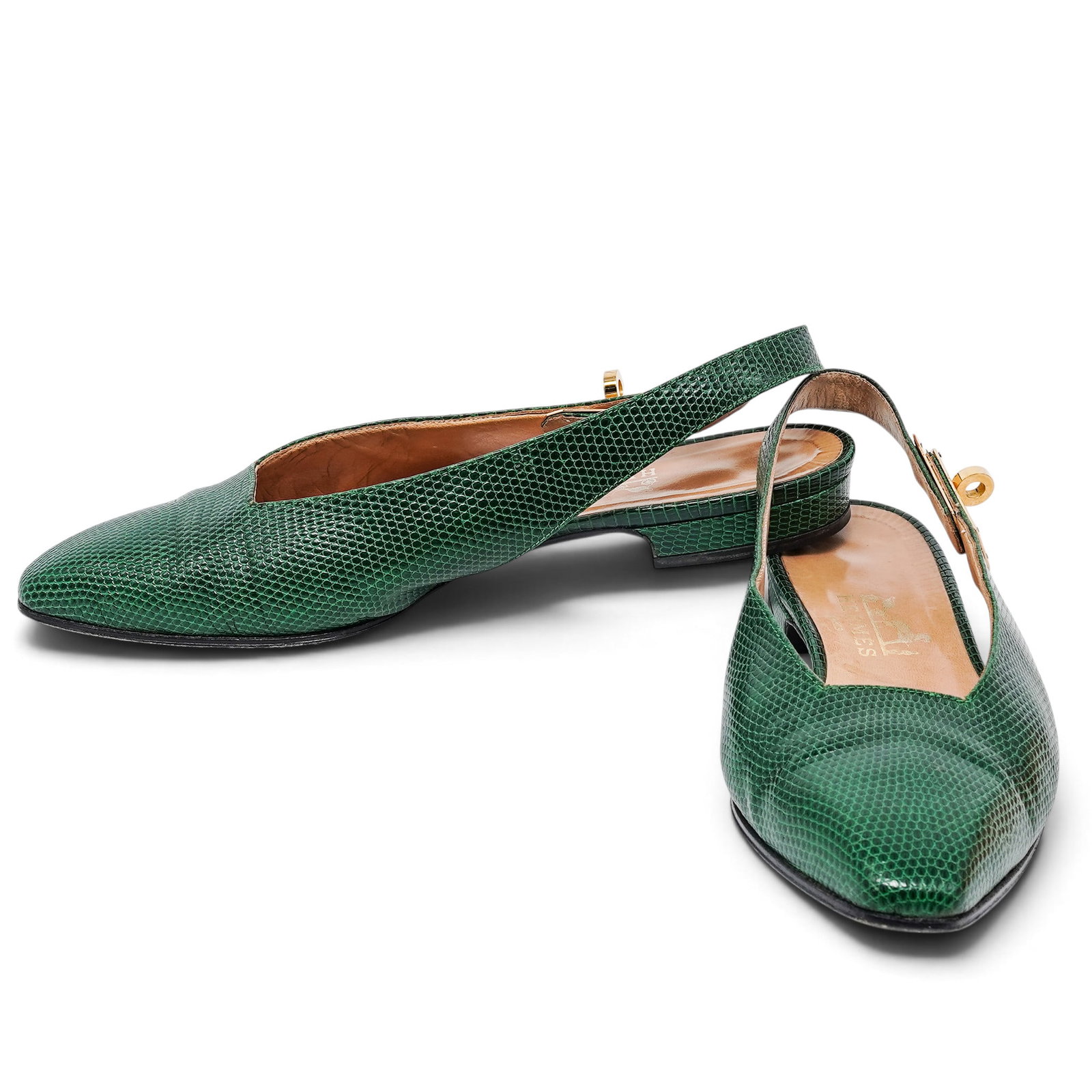 Hermes Green Lizard Skin Kelly Lock Slingbacks: Hermes Green Lizard Skin Kelly Lock Slingbacks 1990's, France Hermès green lizard skin Kelly Lock slingback heels with signature Kelly Lock hardware and slingback strap. Come with the box. Size 38