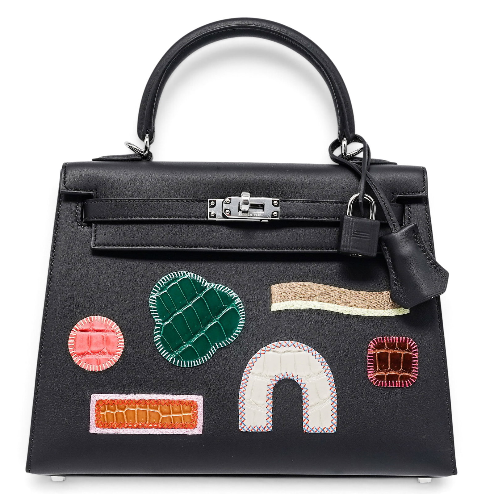 Hermes "Kelly" 25cm Sellier Broderie: Hermes "Kelly" 25cm Sellier Broderie K (2025), France Hermès Kelly Broderie crafted from Noir Swift leather with intricate cutwork detailing and the coveted Hermès Blue Box. Features appliqué