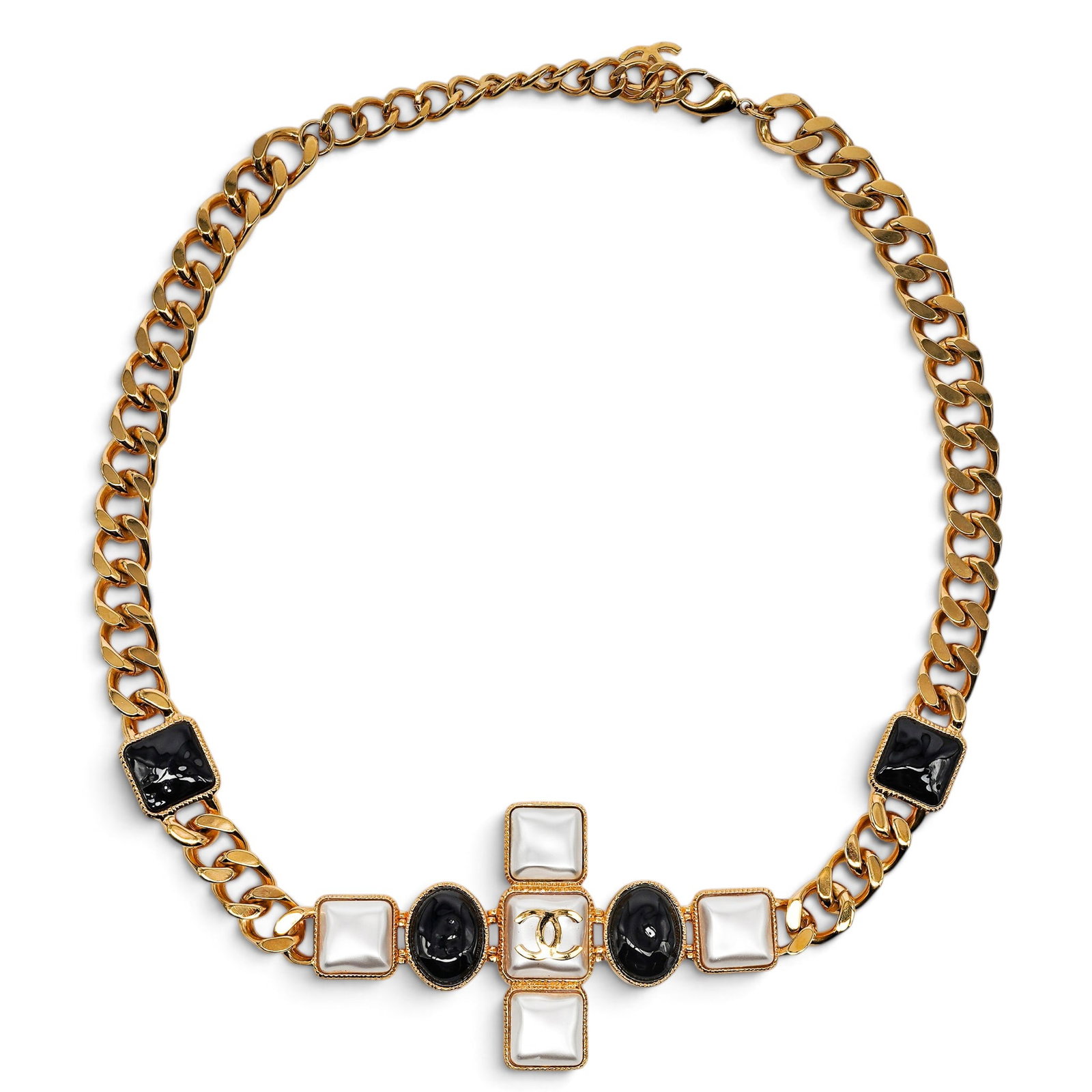 Chanel Gold Chain Link Pearl Accent Cross Belt: Chanel Gold Chain Link Pearl Accent Cross Belt 2020, Italy Chanel Gold Chain Link Pearl Accent Belt featuring chunky gold-tone chain links accented with faux pearl and onyx overlay. The piece also dou