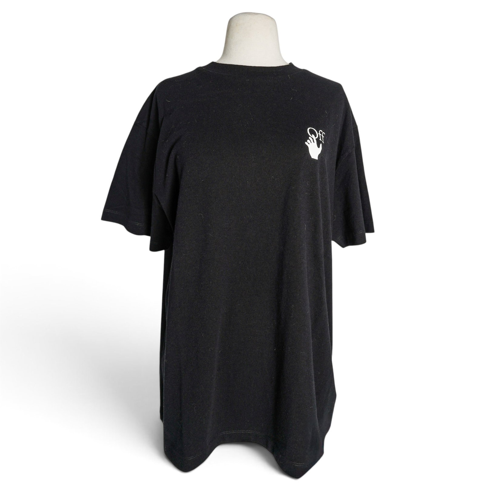 Off-White Black Cotton Pascal Arrow T-Shirt: Off-White Black Cotton Pascal Arrow T-Shirt 2024, United States Off-White Black Pascal Arrow T-Shirt crafted from soft cotton, featuring the signature Arrow graphic on the back with complementary bran