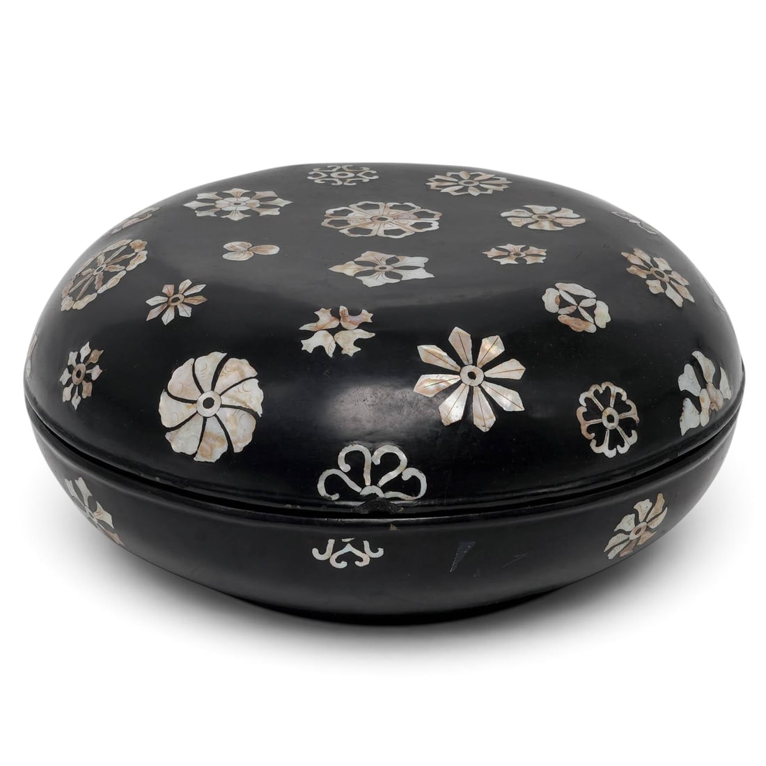 Vintage Chinese Mother Of Pearl Inlaid Lacquered Box: Vintage Chinese Mother Of Pearl Inlaid Lacquered Box 20th Century, China Artist/Designer/Manufacturer: Unknown. Marking(s): None. Materials: Lacquer, wood & mother-of-pearl. Cataloger Note: Vintage Ch