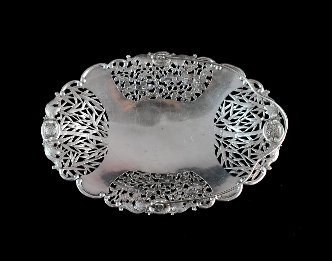 Antique Chinese Silver Basket: DESCRIPTION: Antique baroque sterling silver basket with mechanical handle as the top, all designed in a floral motif. Hallmarked on the bottom. Weighs a total of 221 grams. CIRCA: 19/20th ct ORIGIN: 