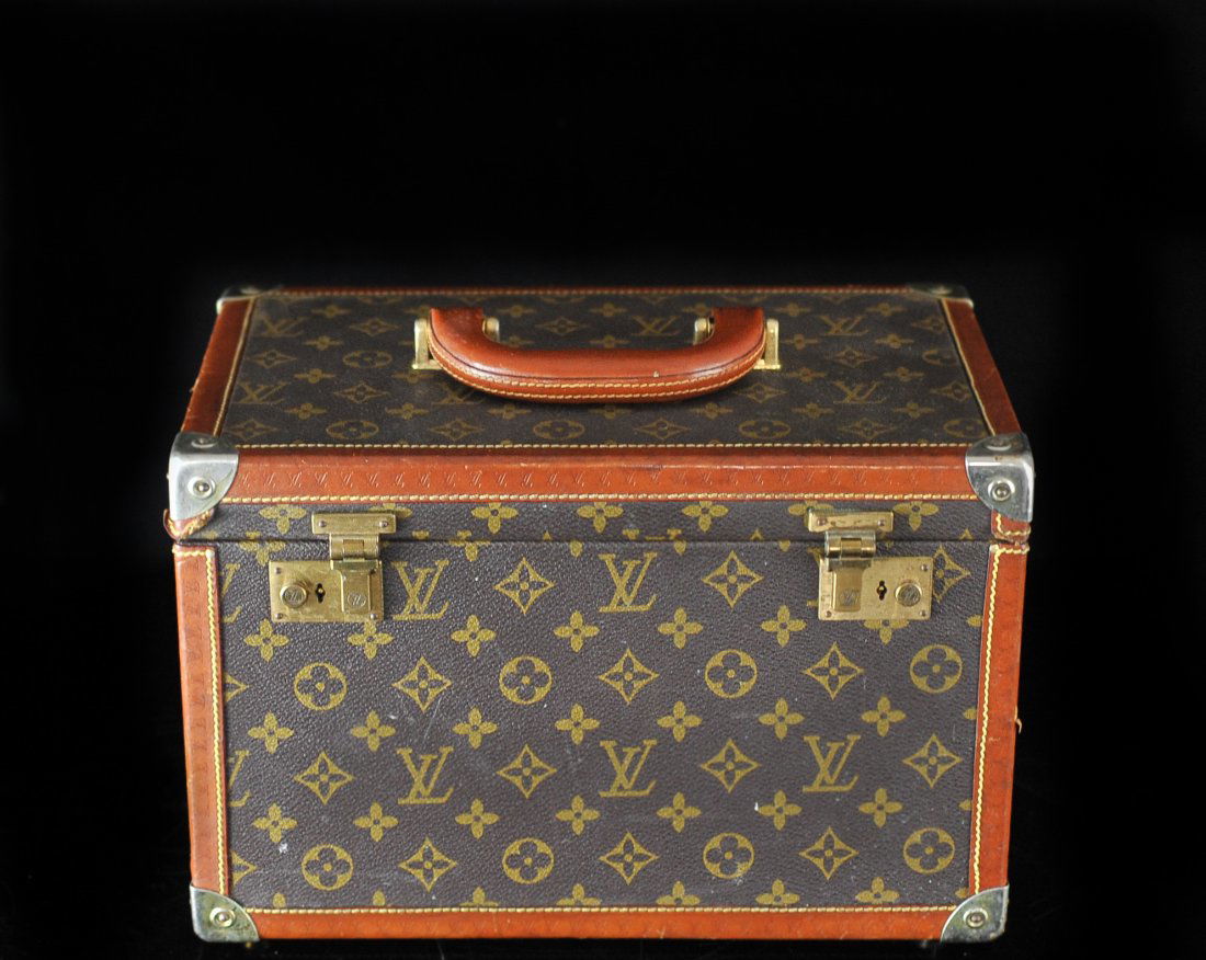 Authentic Louis Vuitton Monogramed Hard Toiletry Case: DESCRIPTION: Authentic classic Louis Vuitton monogramed mirrored hard toiletry case, monogramed canvas with a mirror under the cover, also has bottle holders which make it ideal for travel, stunning p