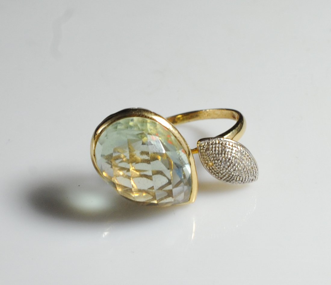 Vintage 14k Gold Smokey Topaz & Diamonds Ring: DESCRIPTION: Vintage 14k yellow gold ring finished with a beautiful smokey topaz. Also has 10 pointer white diamonds. Excellent condition Stamped 14k 585 on the inside of the ring. Weighing a total of