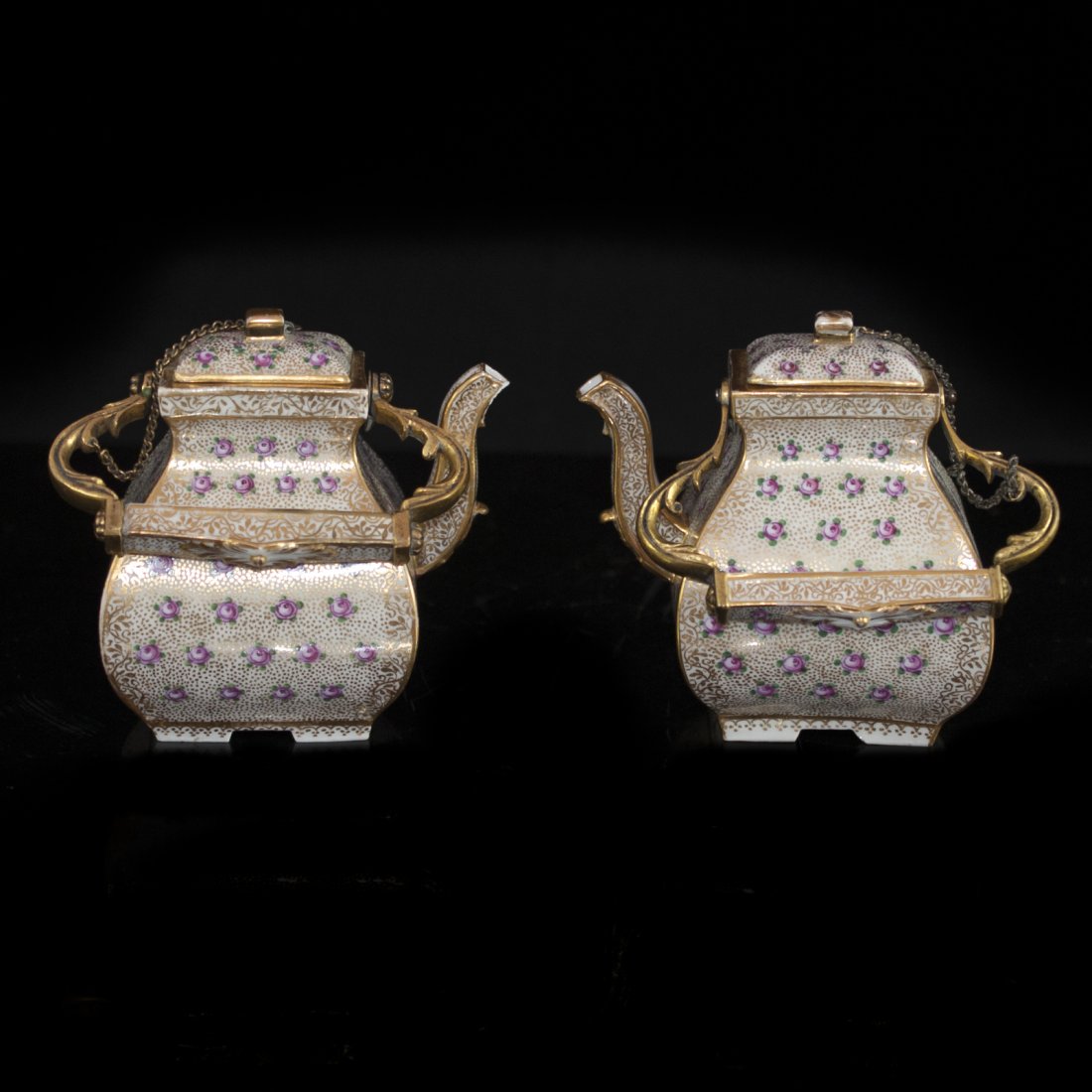 Pair of Decorative Meissen Teapots (1 of 5)