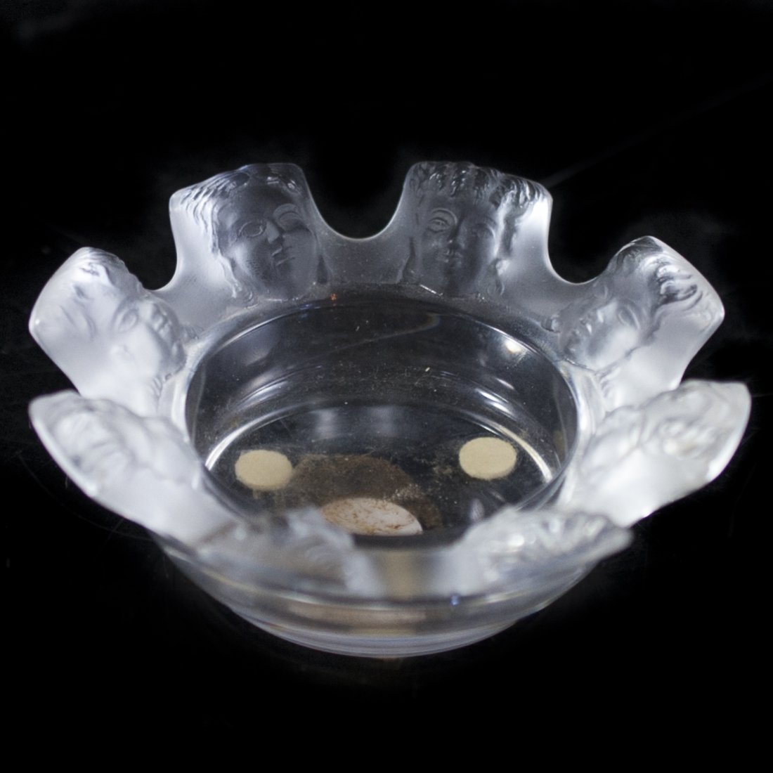 Lalique Saint Nicholas Cigar Ashtray (1 of 3)