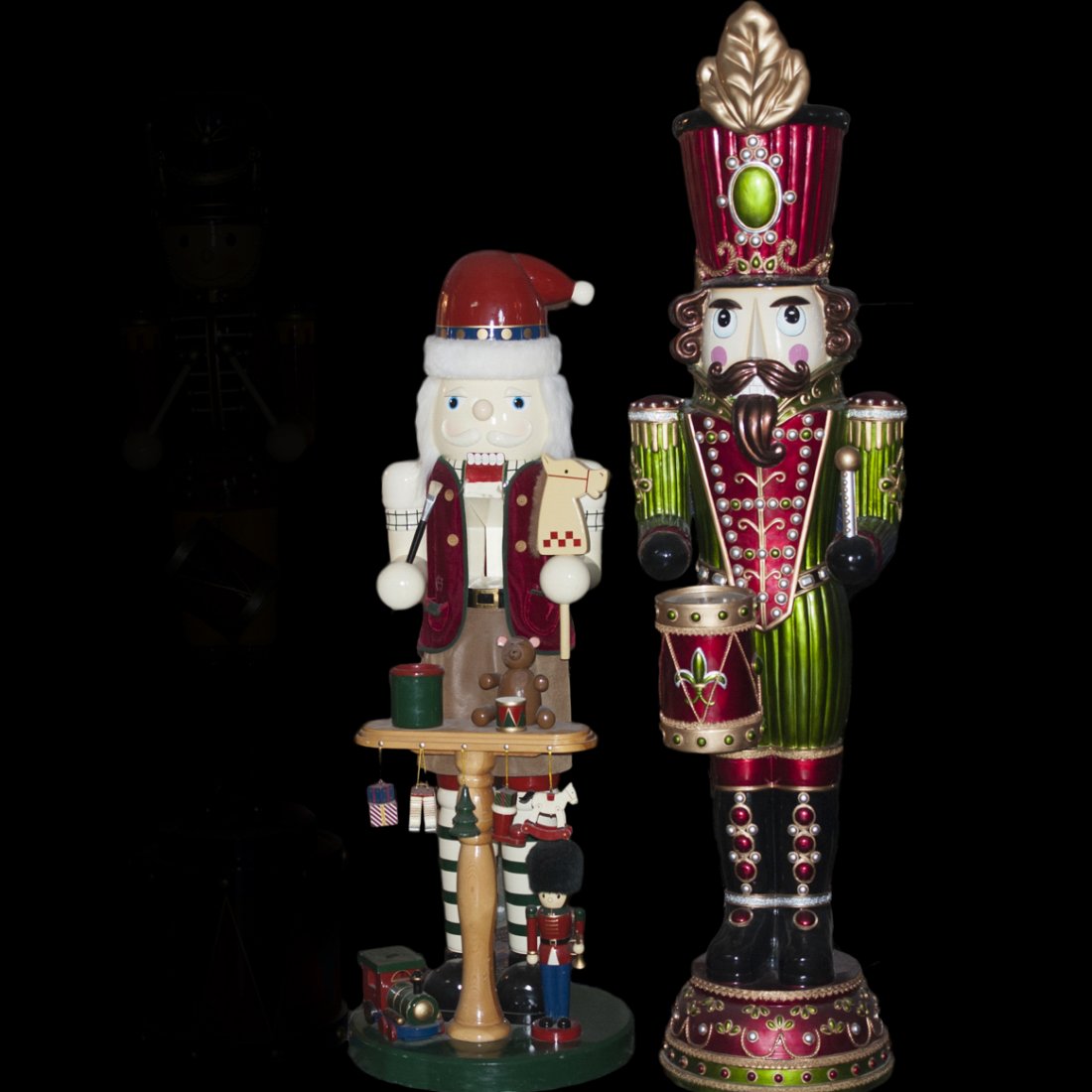 Palace Size Nutcracker Dolls (1 of 10)