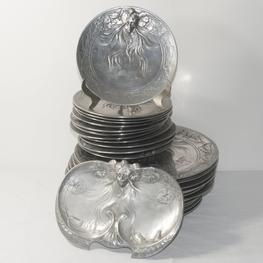 Art Nouveau Style Pewter Dish Set (1 of 7)